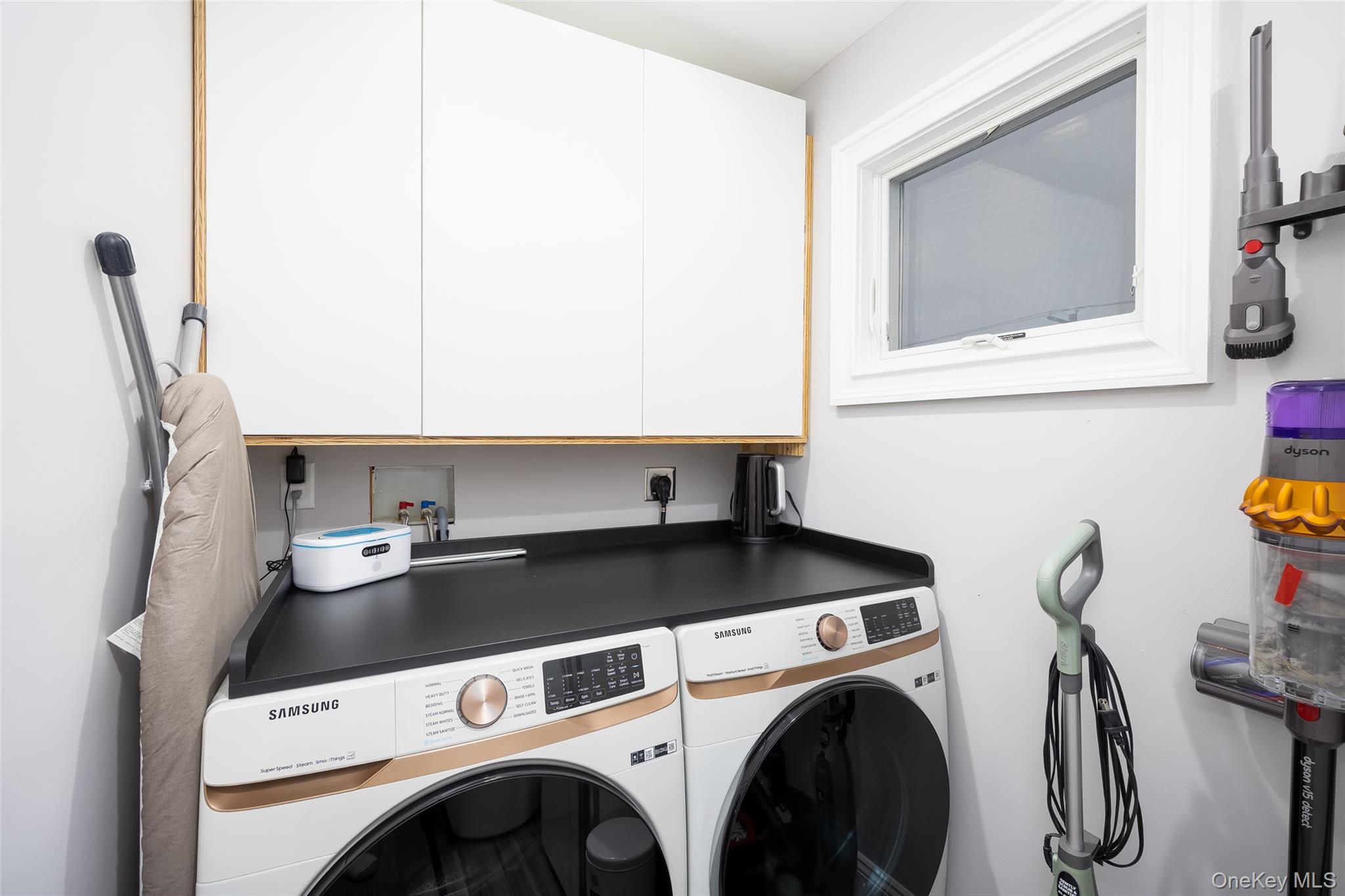 18 Heron Court, Levittown, NY 11756