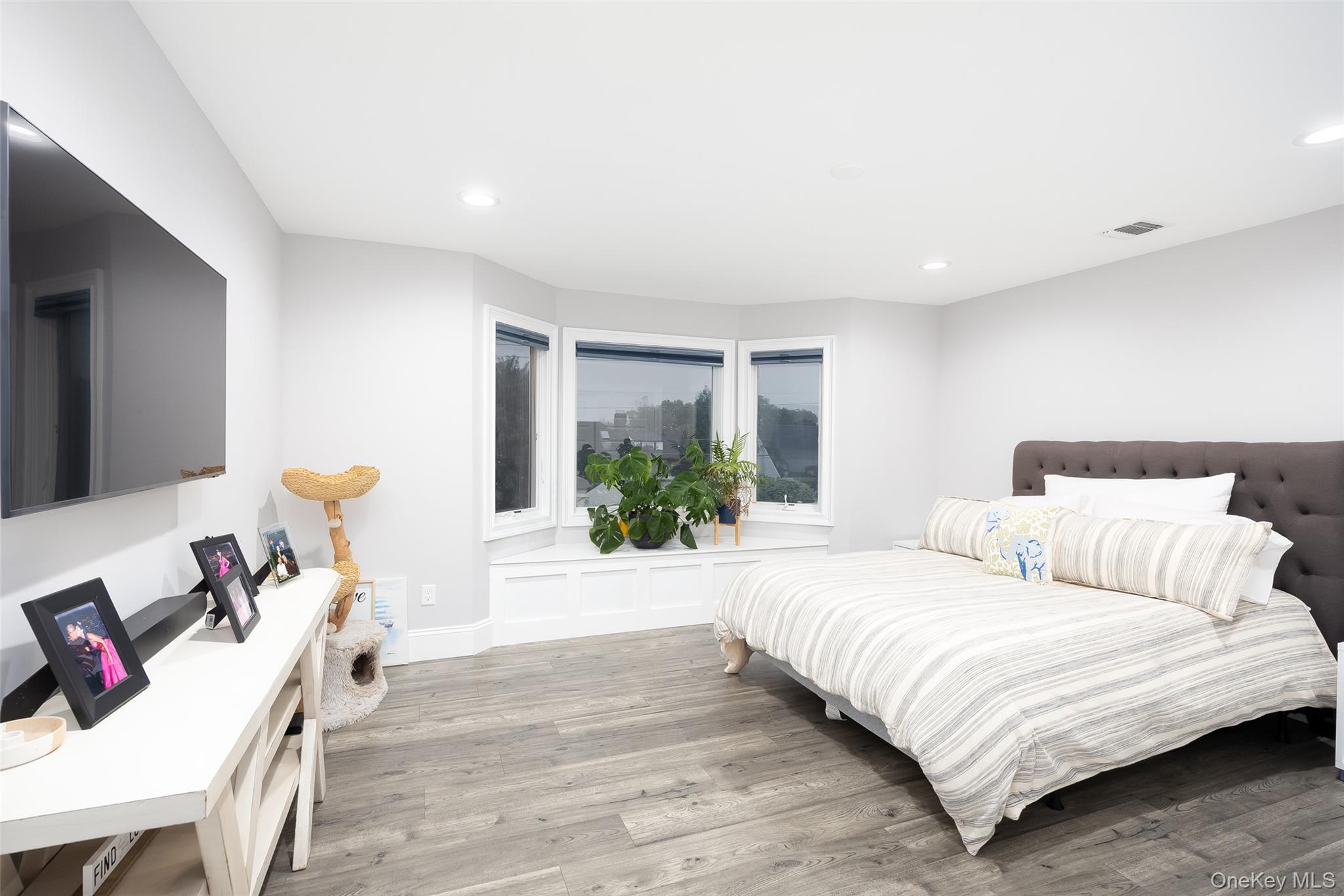 18 Heron Court, Levittown, NY 11756