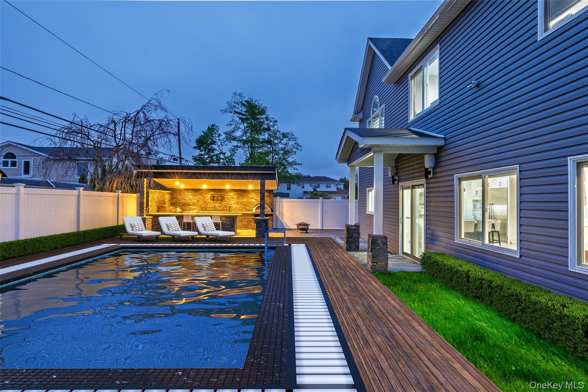 18 Heron Court, Levittown, NY 11756