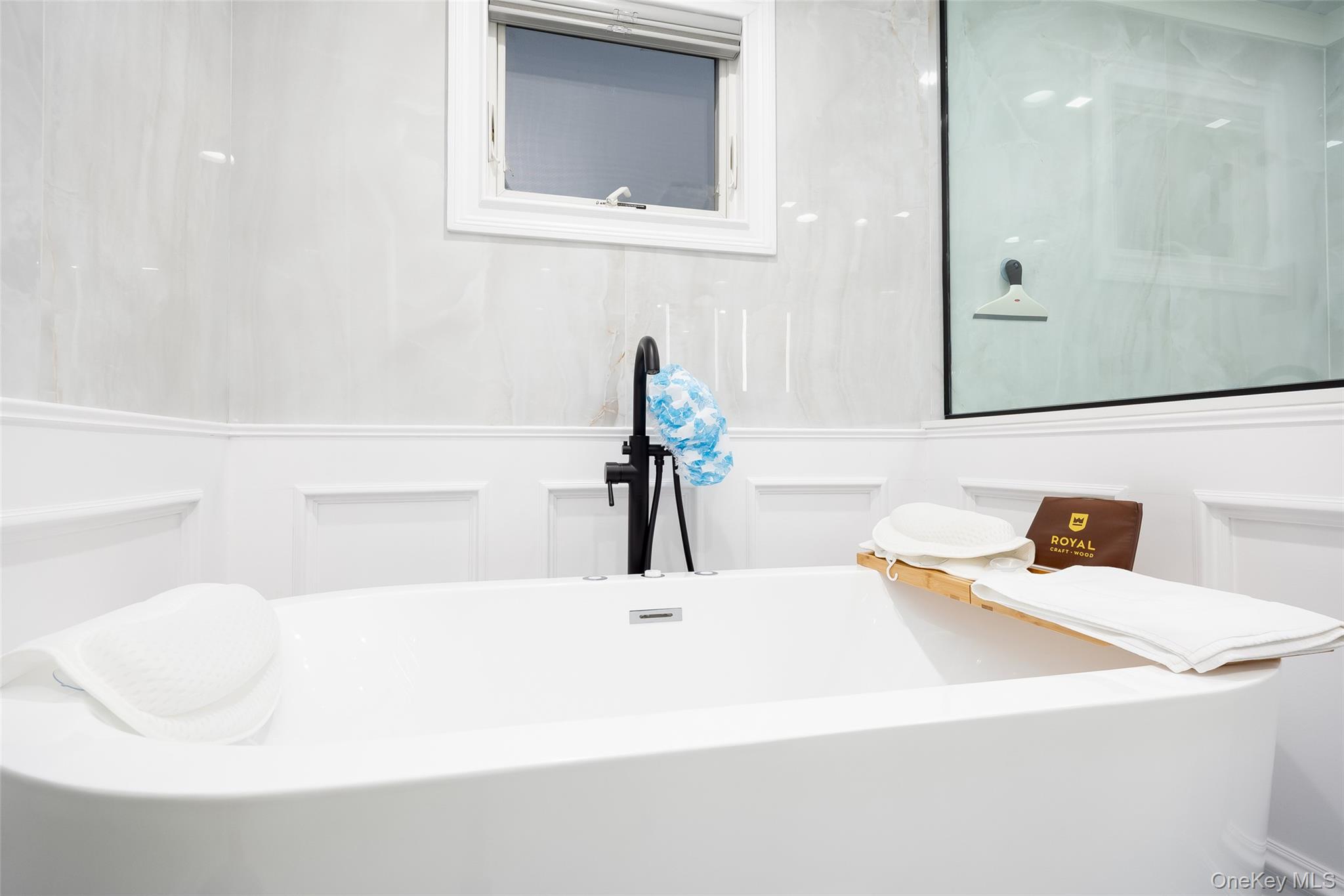 18 Heron Court, Levittown, NY 11756