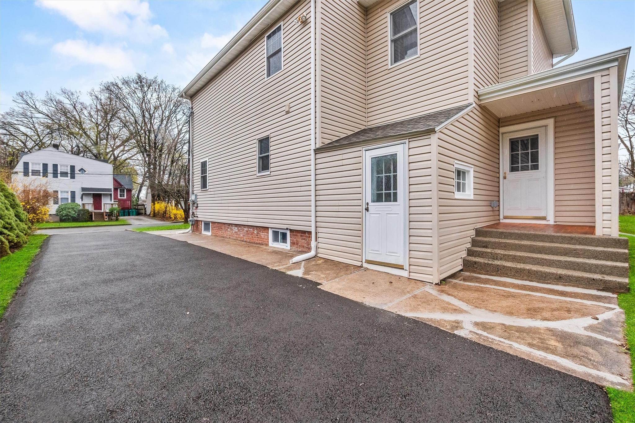 78 E Maltbie Avenue, Suffern, NY 10901