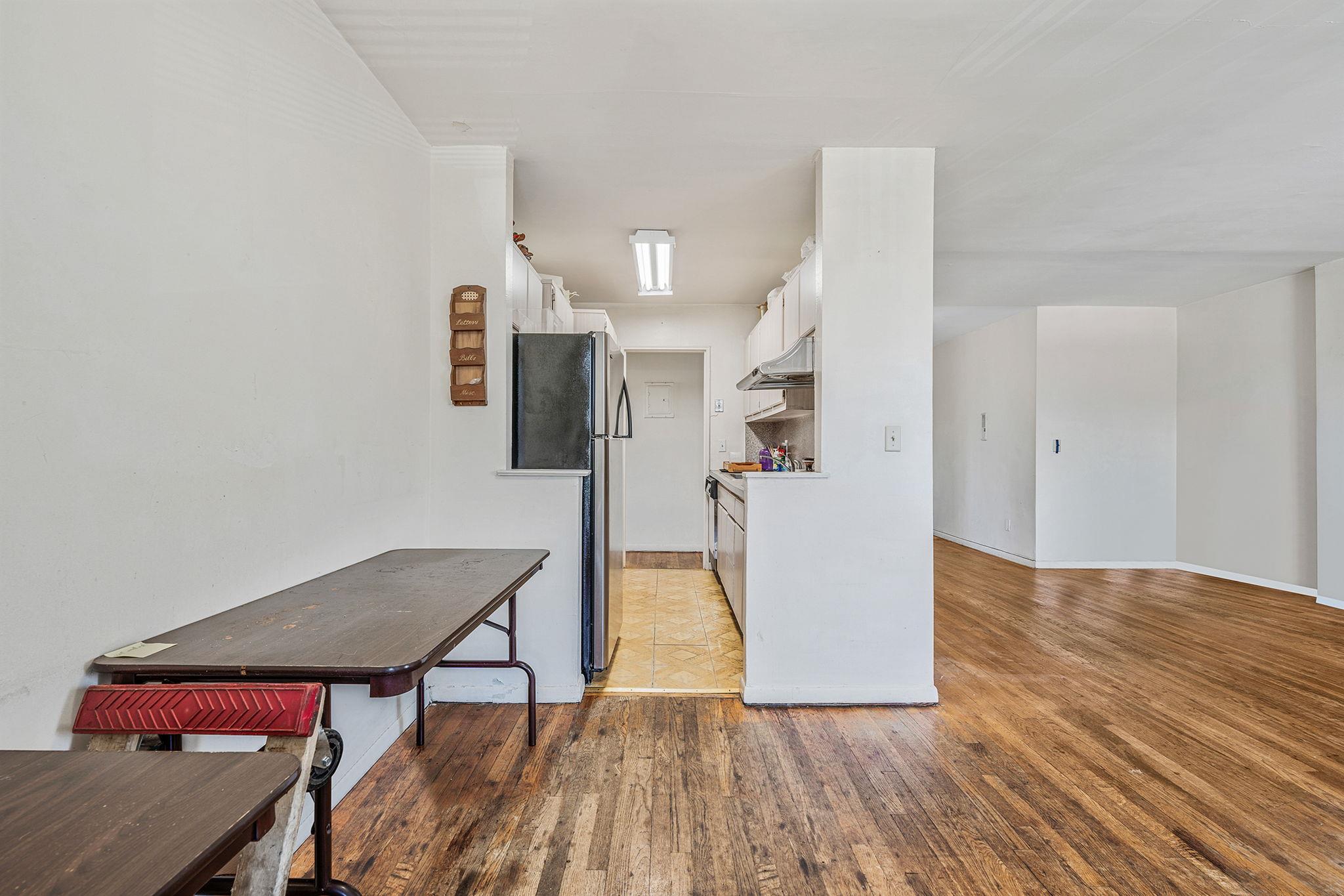 190 W Merrick Road # 4E, Freeport, NY 11520