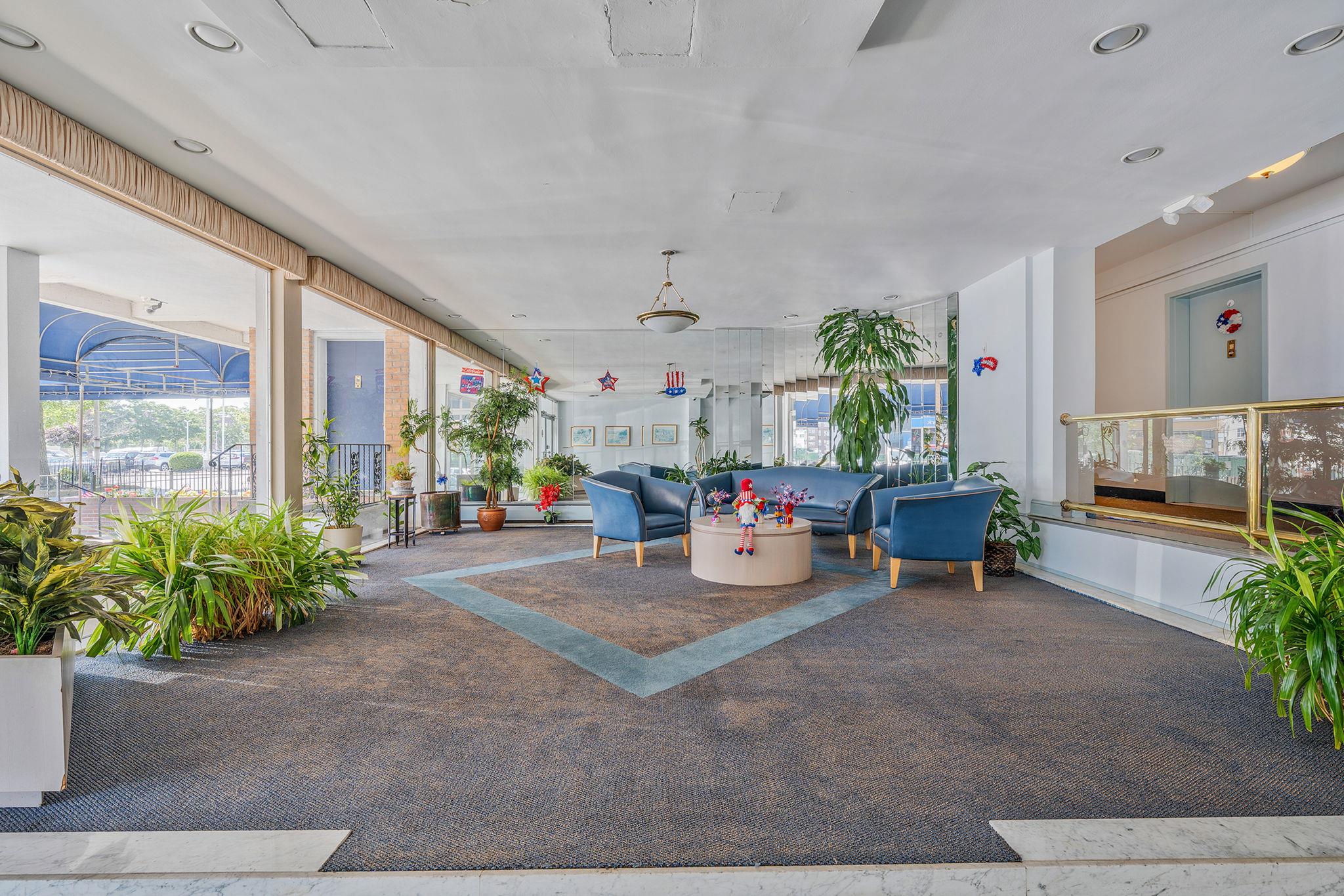 190 W Merrick Road # 4E, Freeport, NY 11520