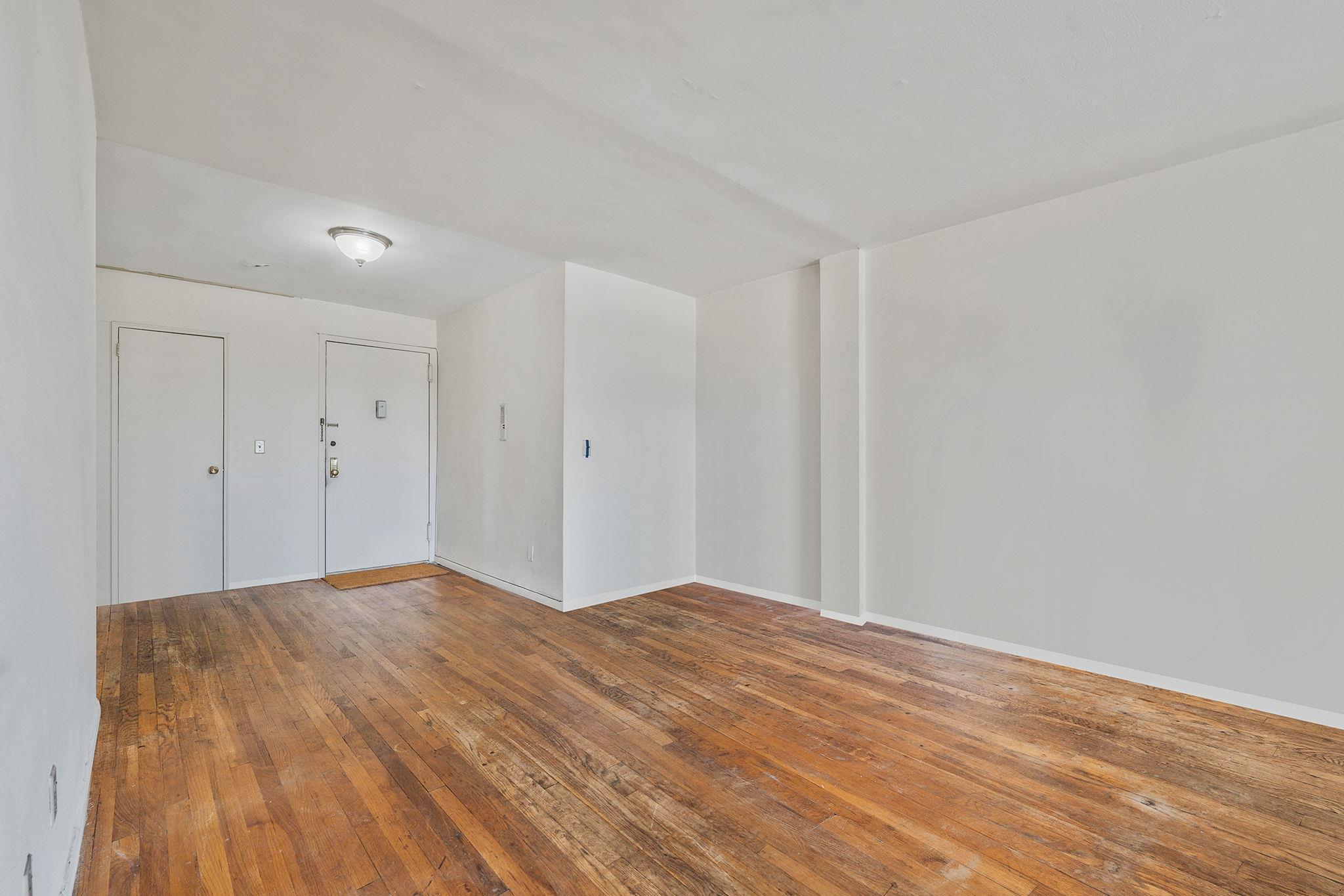 190 W Merrick Road # 4E, Freeport, NY 11520