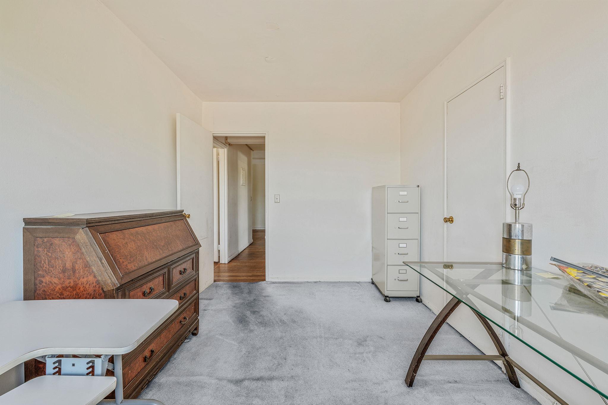 190 W Merrick Road # 4E, Freeport, NY 11520