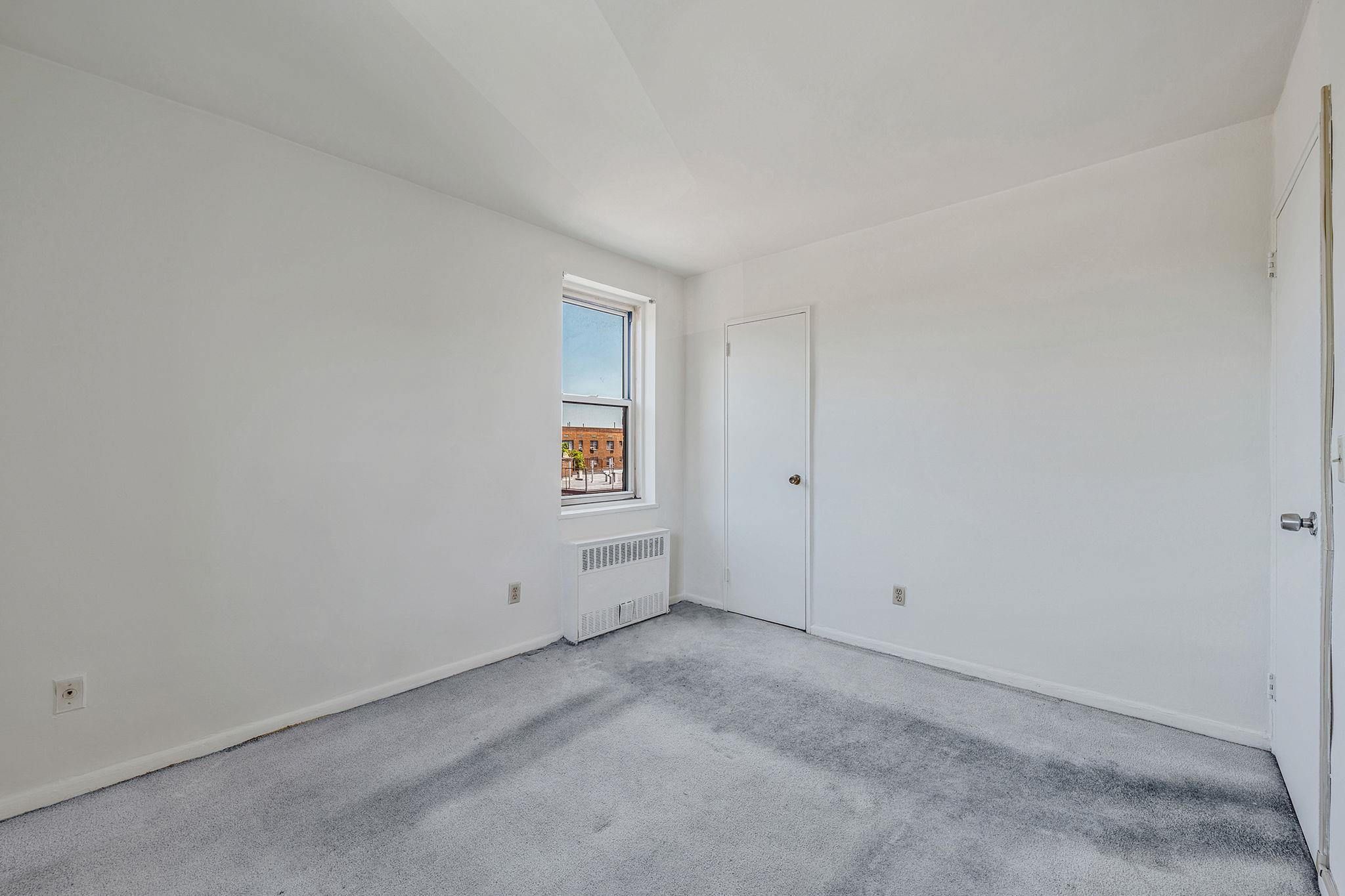 190 W Merrick Road # 4E, Freeport, NY 11520