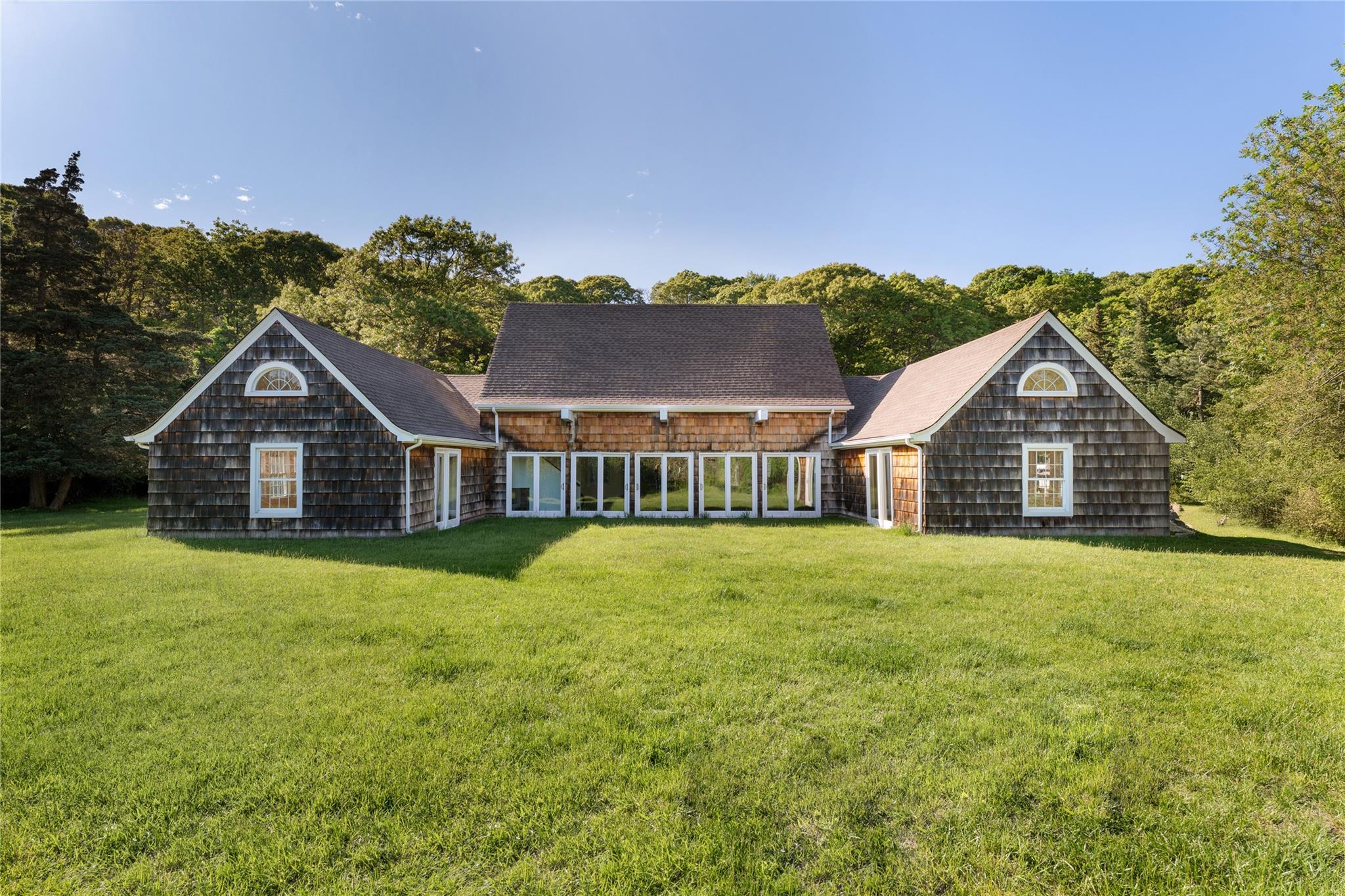 90 W Meadow Road, East Setauket, NY 11733