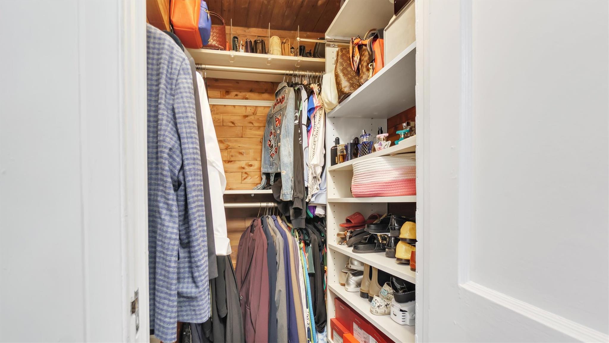 19 Barstow Road # G, Great Neck, NY 11021