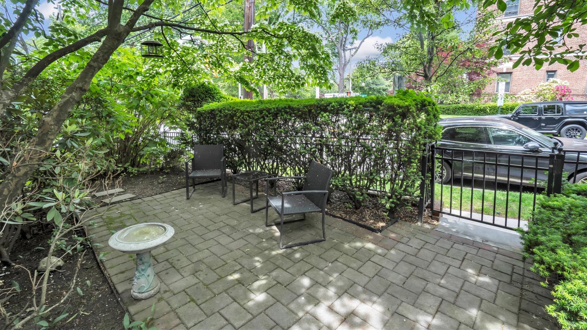 19 Barstow Road # G, Great Neck, NY 11021