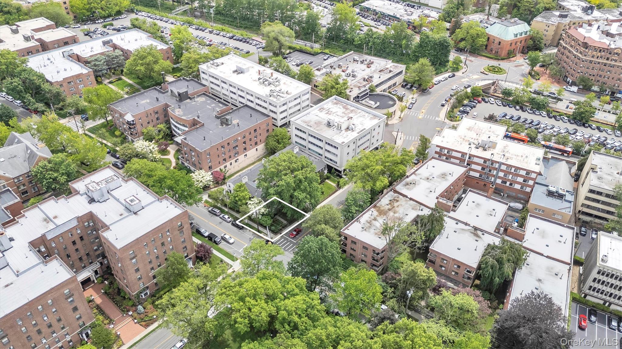 19 Barstow Road # G, Great Neck, NY 11021