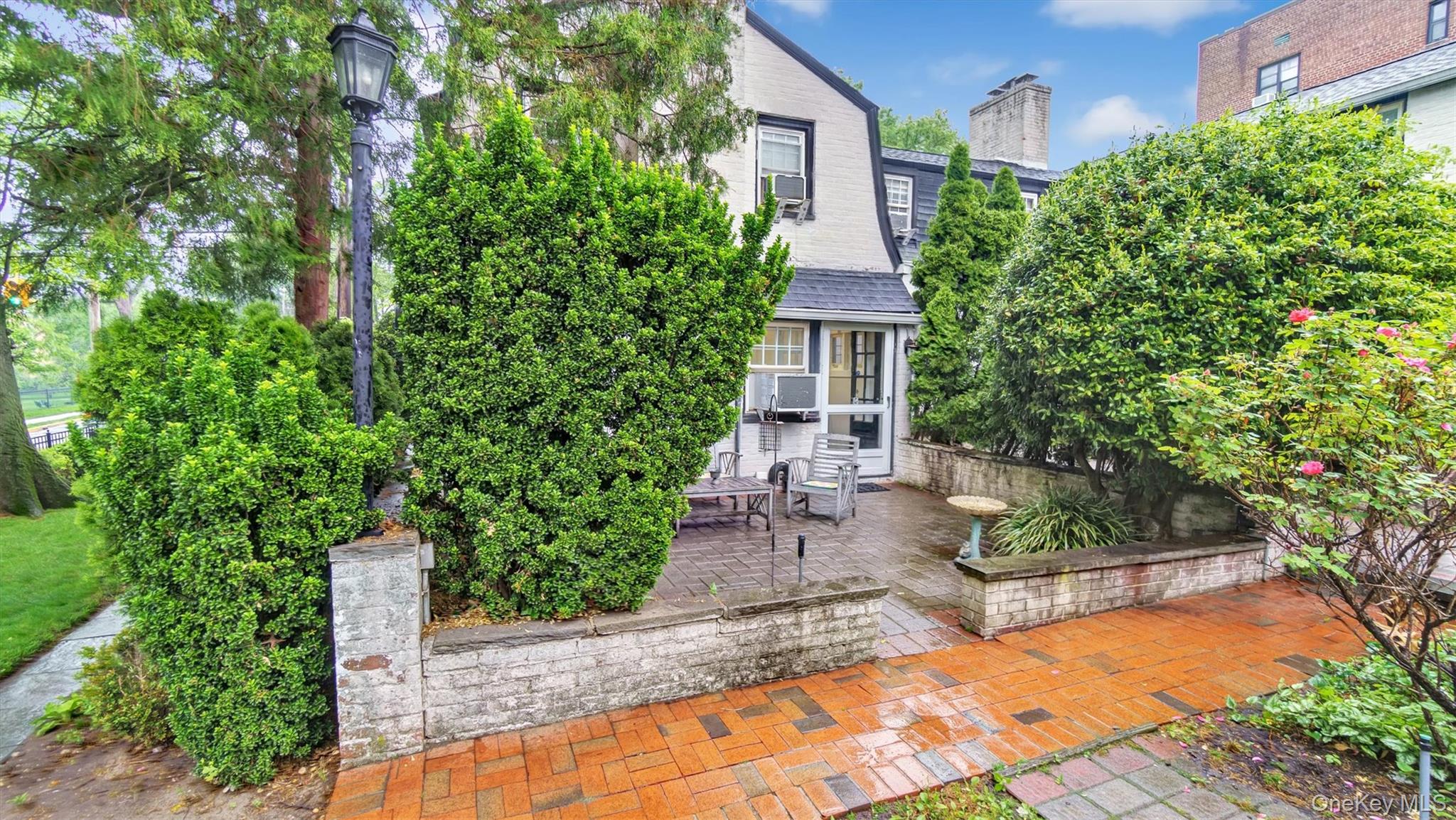 19 Barstow Road # G, Great Neck, NY 11021