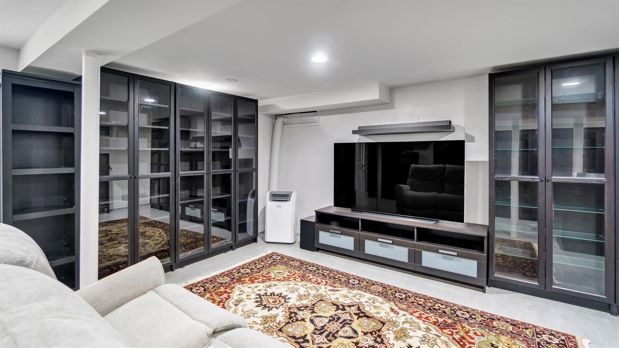 19 Barstow Road # G, Great Neck, NY 11021