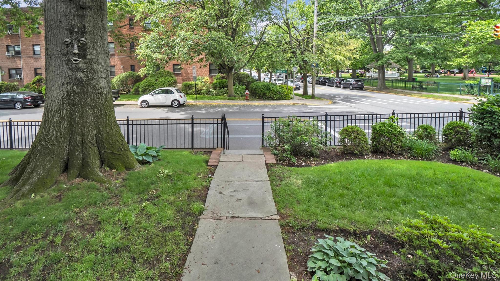 19 Barstow Road # G, Great Neck, NY 11021