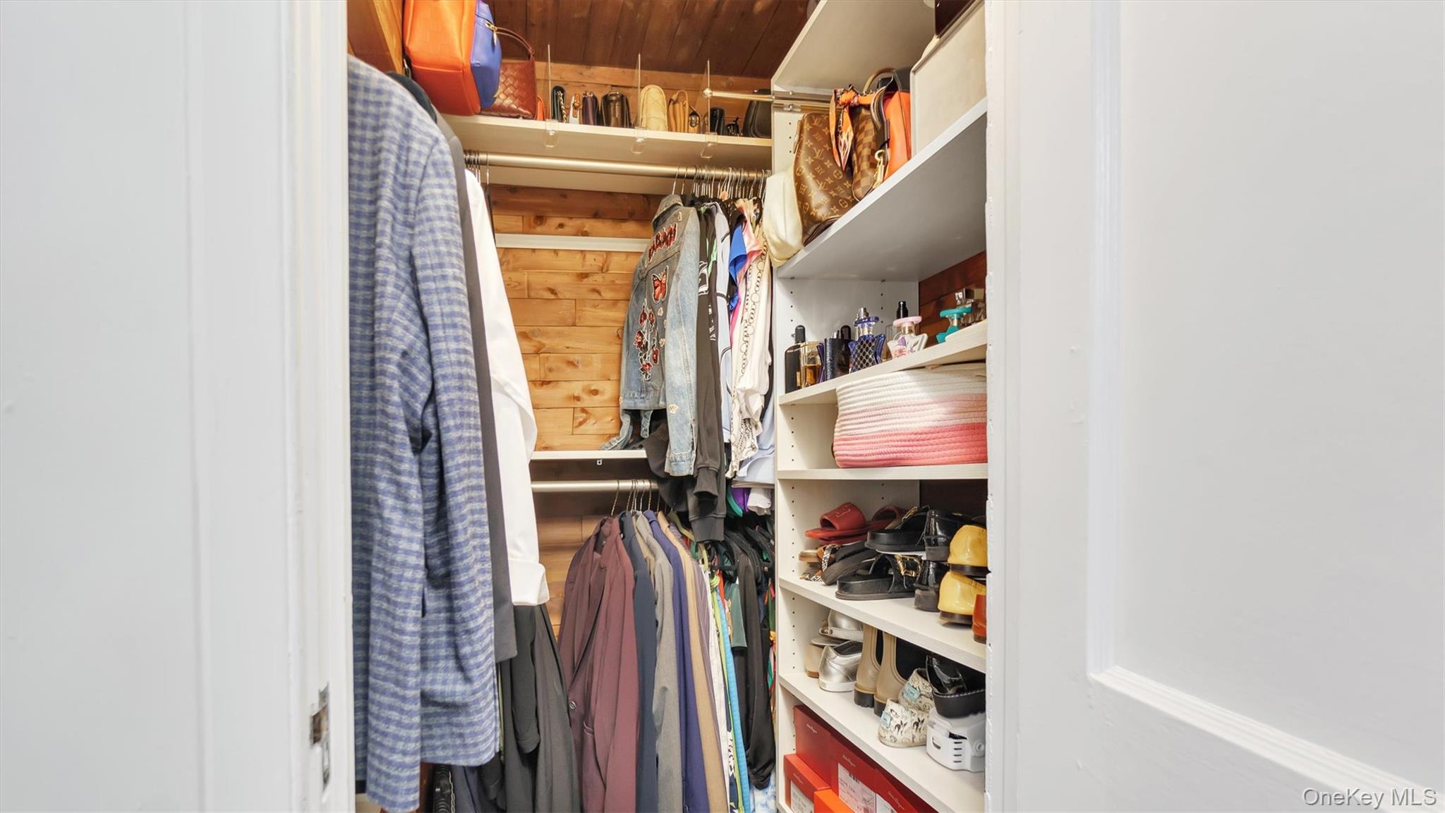 19 Barstow Road # G, Great Neck, NY 11021