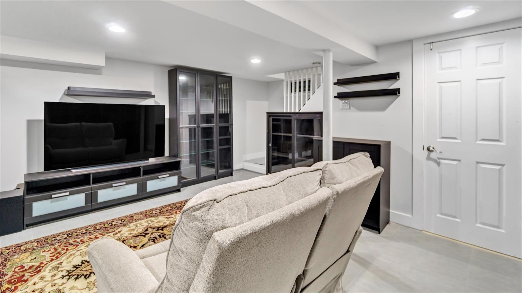 19 Barstow Road # G, Great Neck, NY 11021