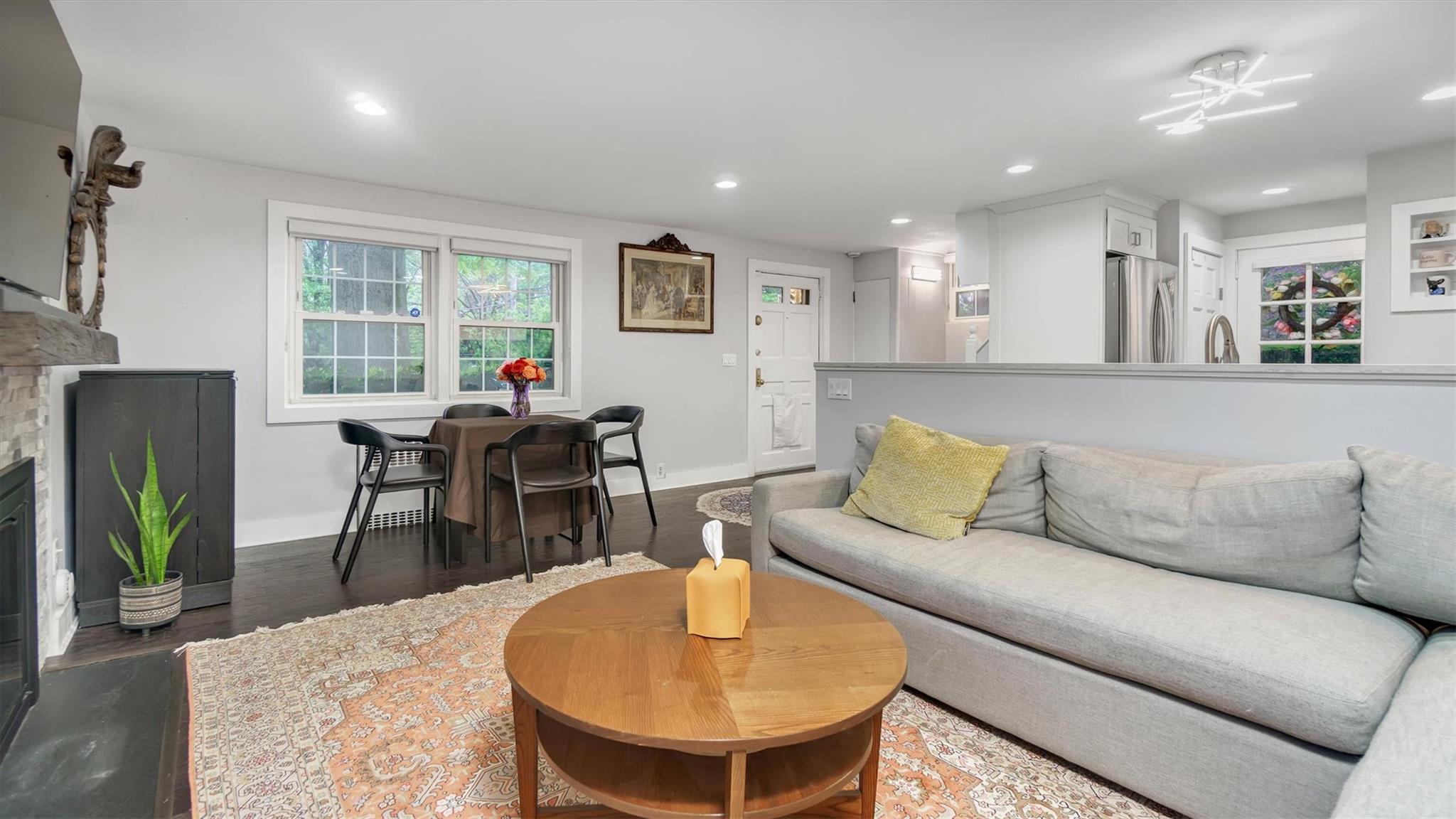 19 Barstow Road # G, Great Neck, NY 11021