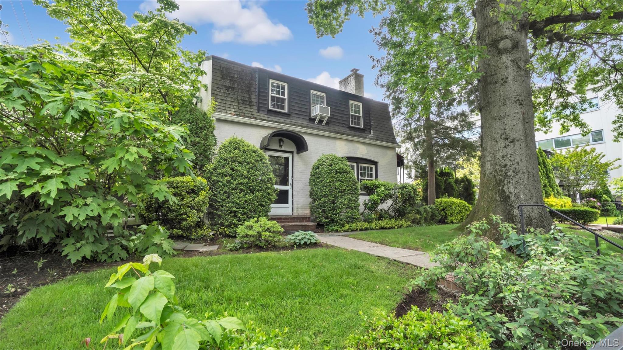 19 Barstow Road # G, Great Neck, NY 11021