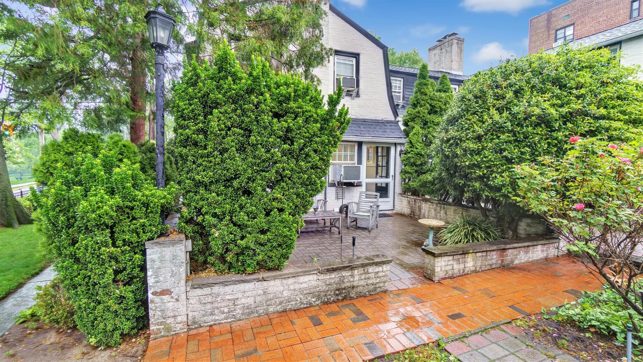 19 Barstow Road # G, Great Neck, NY 11021