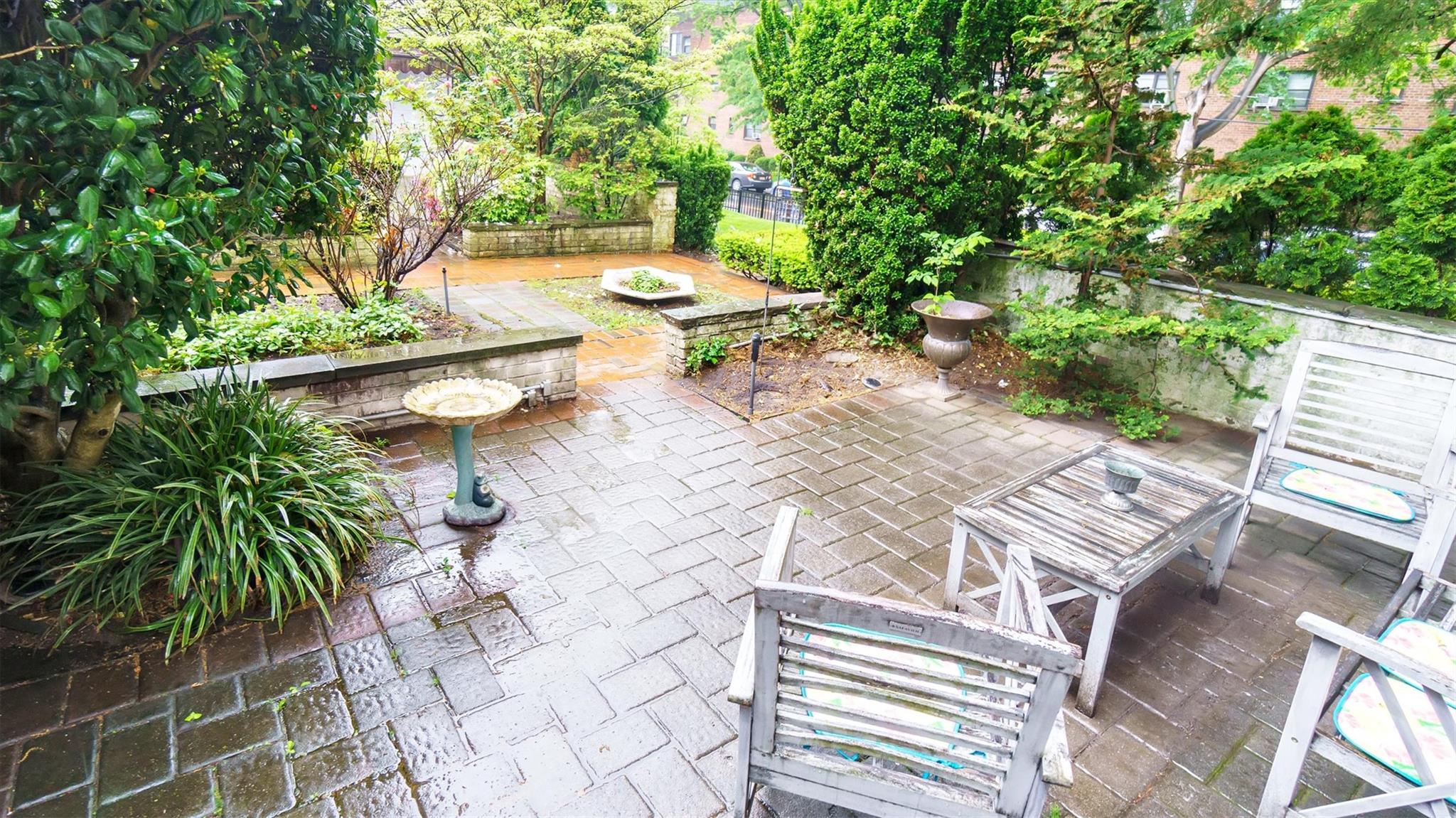 19 Barstow Road # G, Great Neck, NY 11021