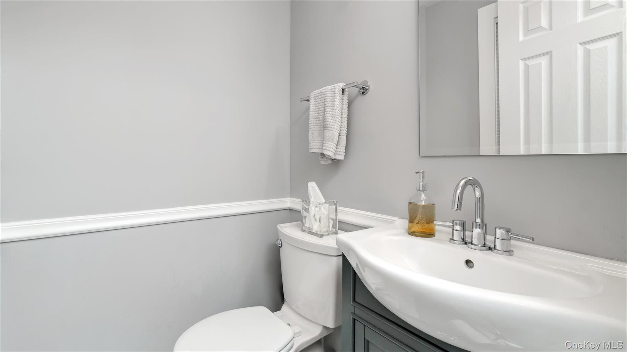 19 Barstow Road # G, Great Neck, NY 11021