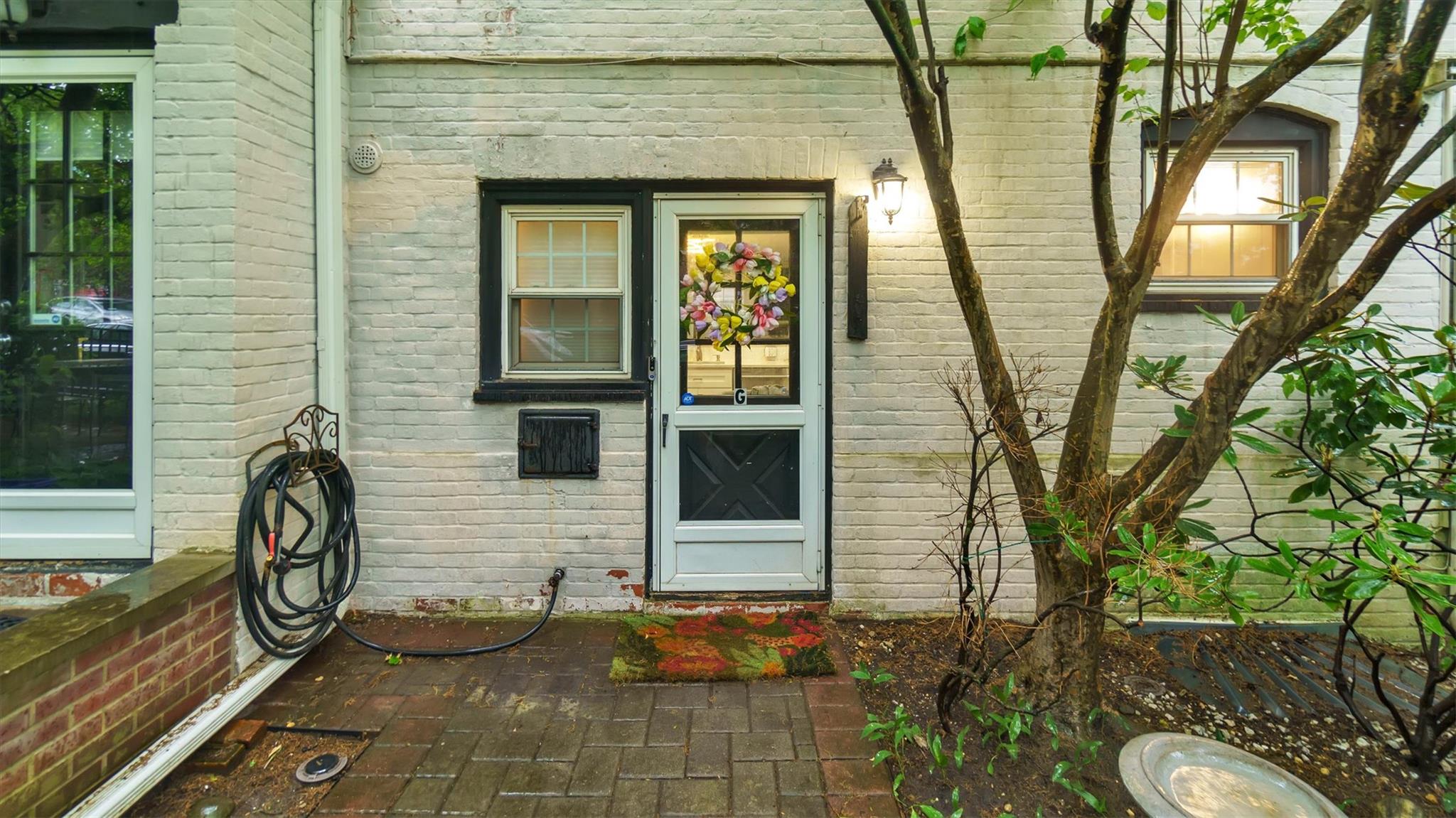 19 Barstow Road # G, Great Neck, NY 11021