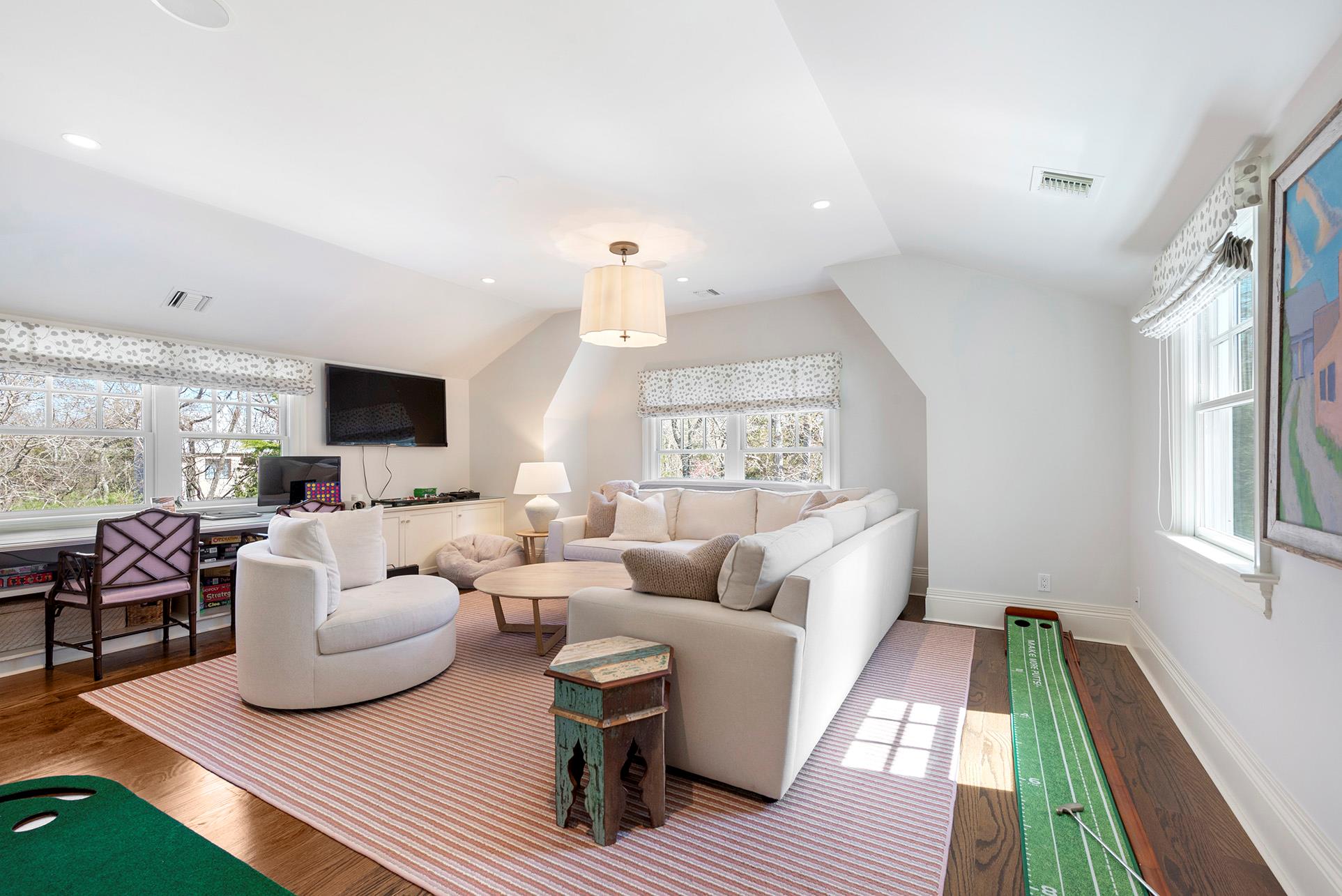 19 Fairlea Court, Sag Harbor, NY 11963