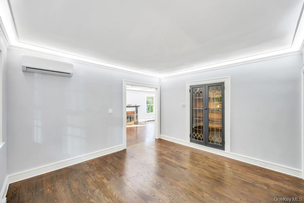 15 Superior Road, Floral Park, NY 11001