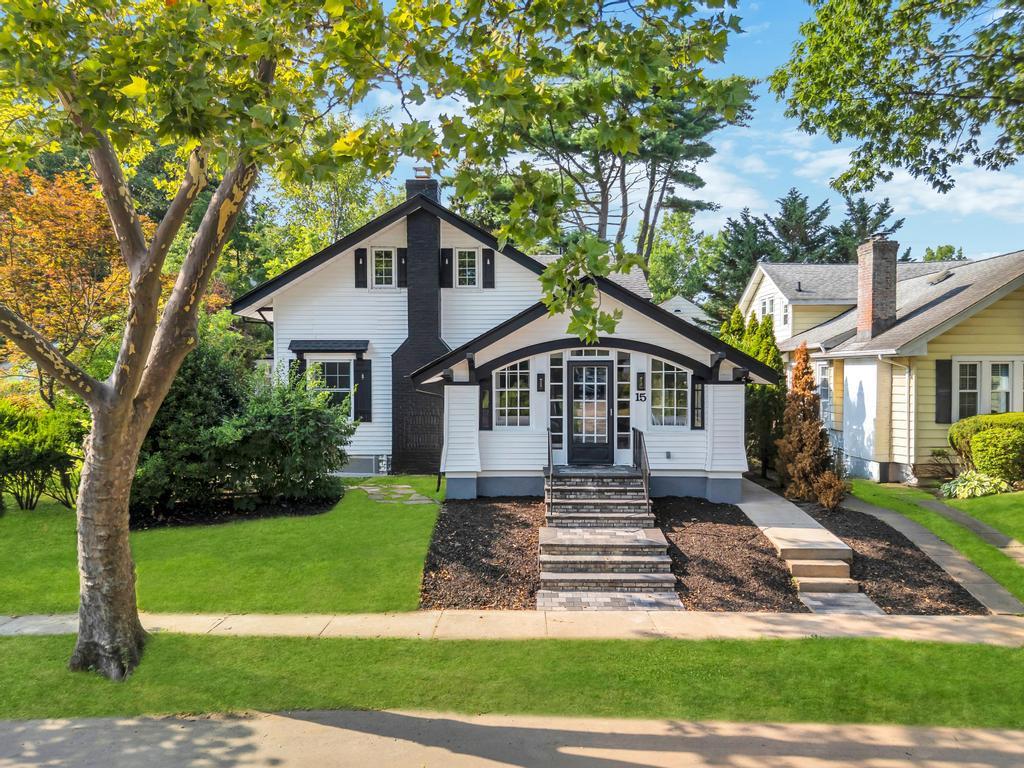 15 Superior Road, Floral Park, NY 11001