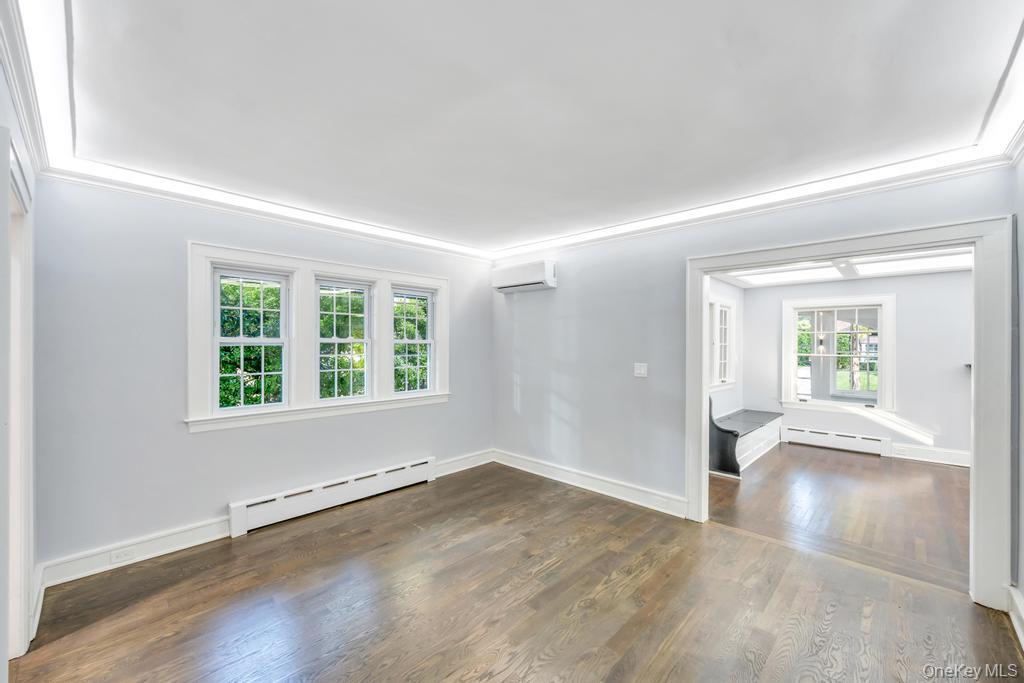 15 Superior Road, Floral Park, NY 11001