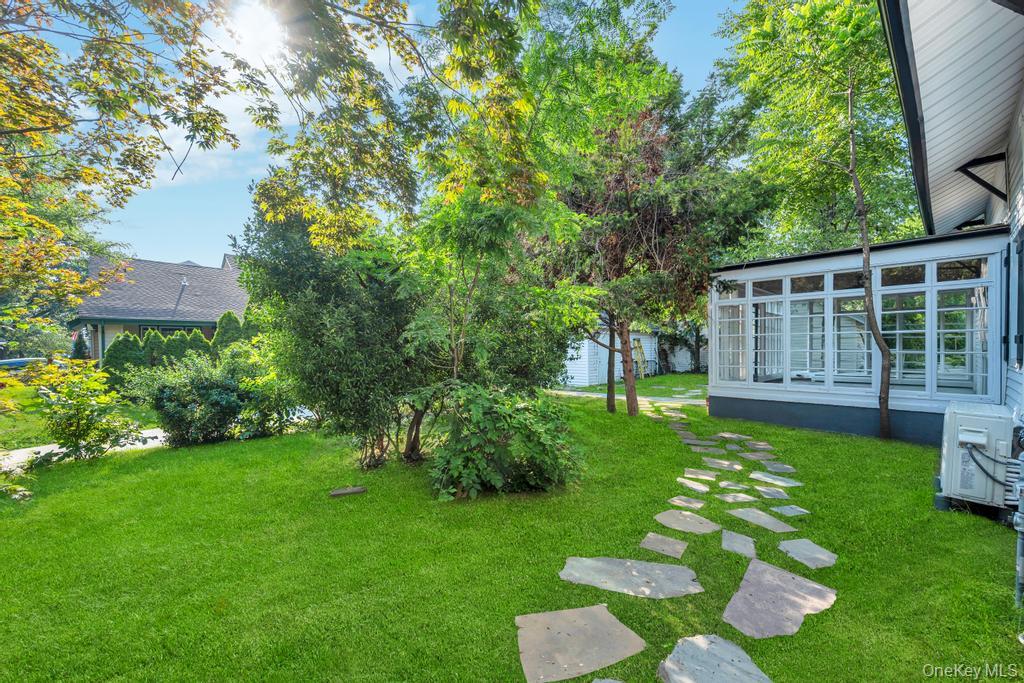 15 Superior Road, Floral Park, NY 11001