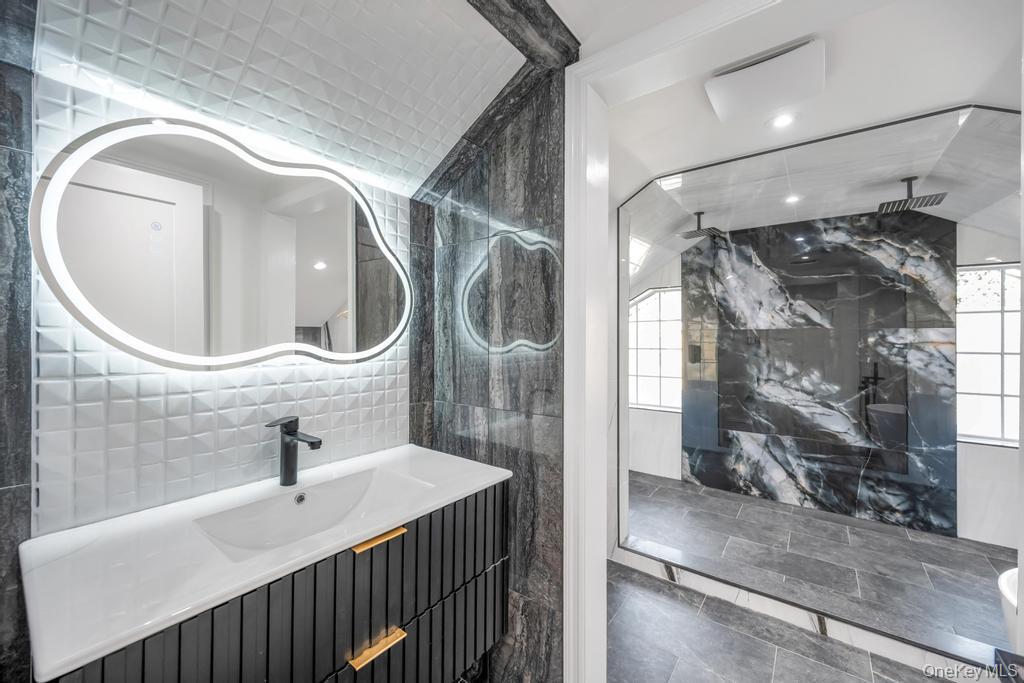 15 Superior Road, Floral Park, NY 11001