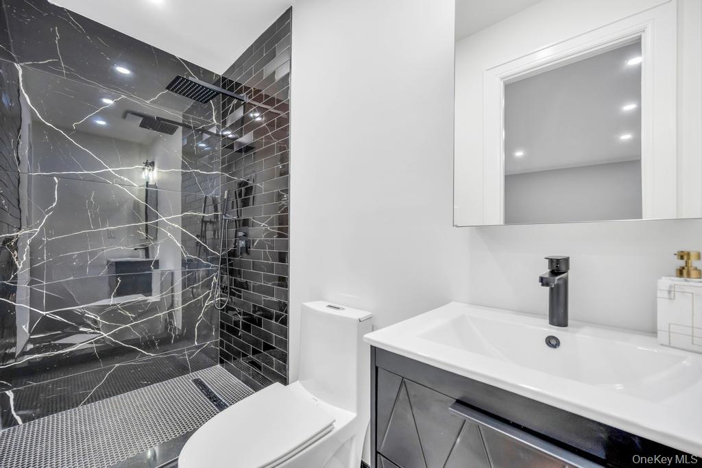 15 Superior Road, Floral Park, NY 11001