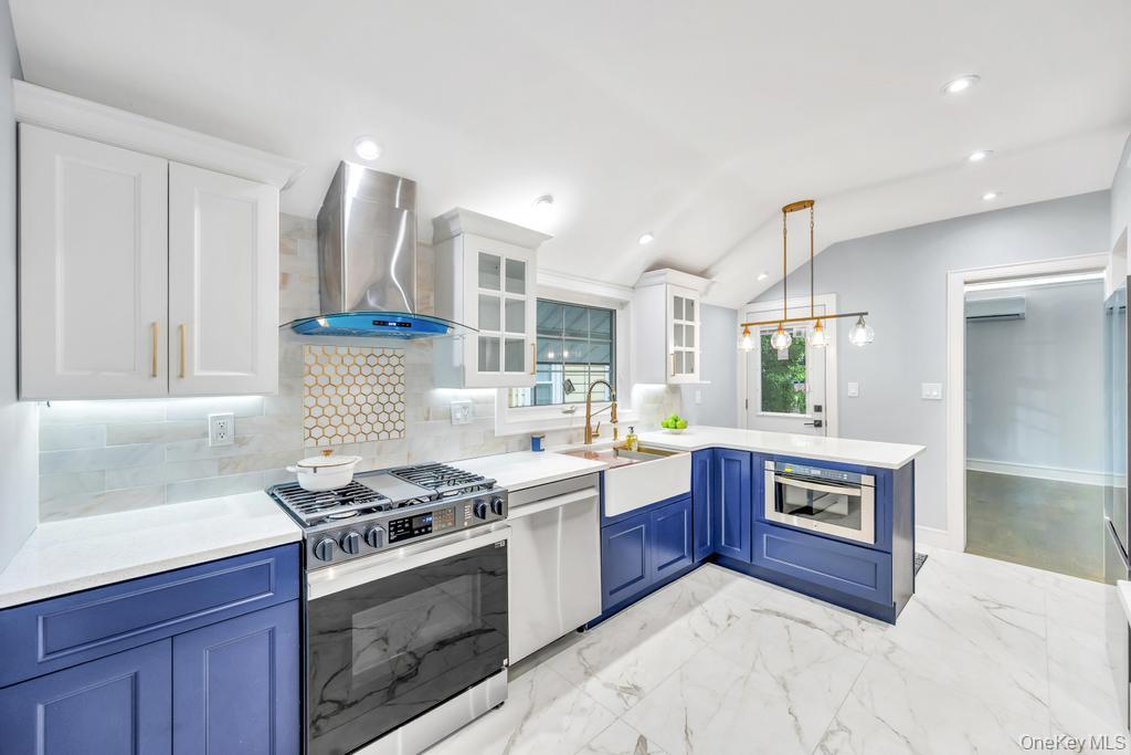 15 Superior Road, Floral Park, NY 11001