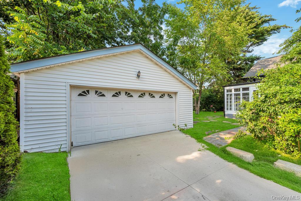 15 Superior Road, Floral Park, NY 11001