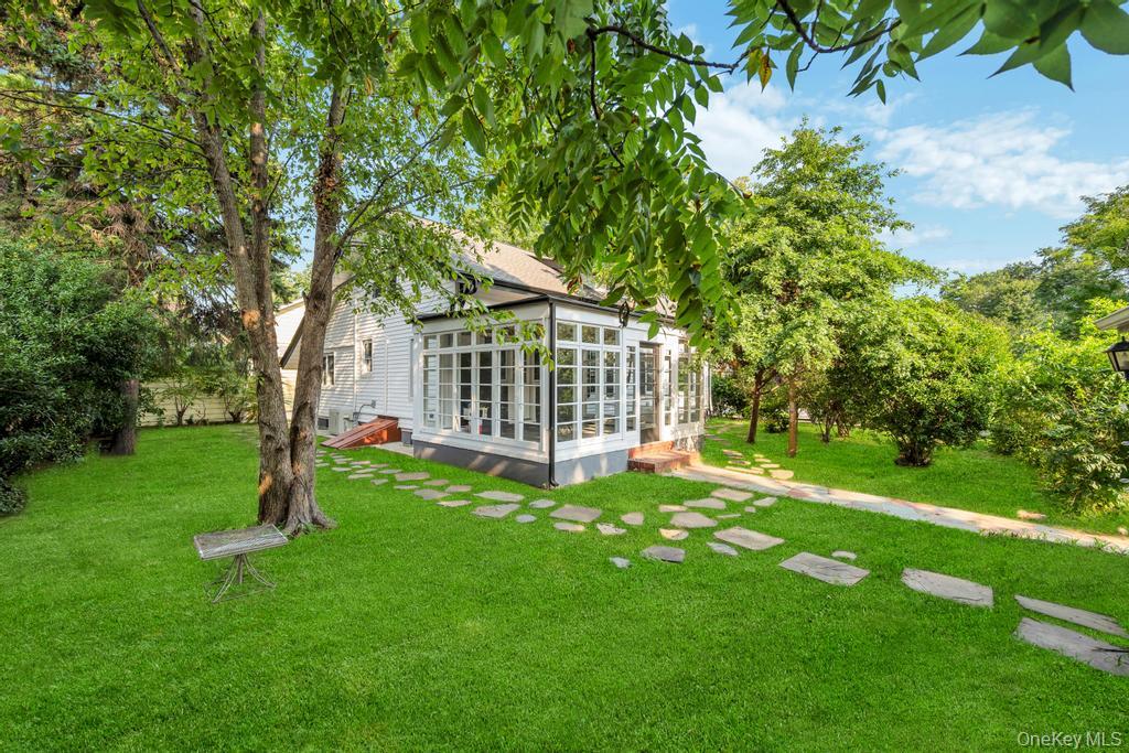 15 Superior Road, Floral Park, NY 11001