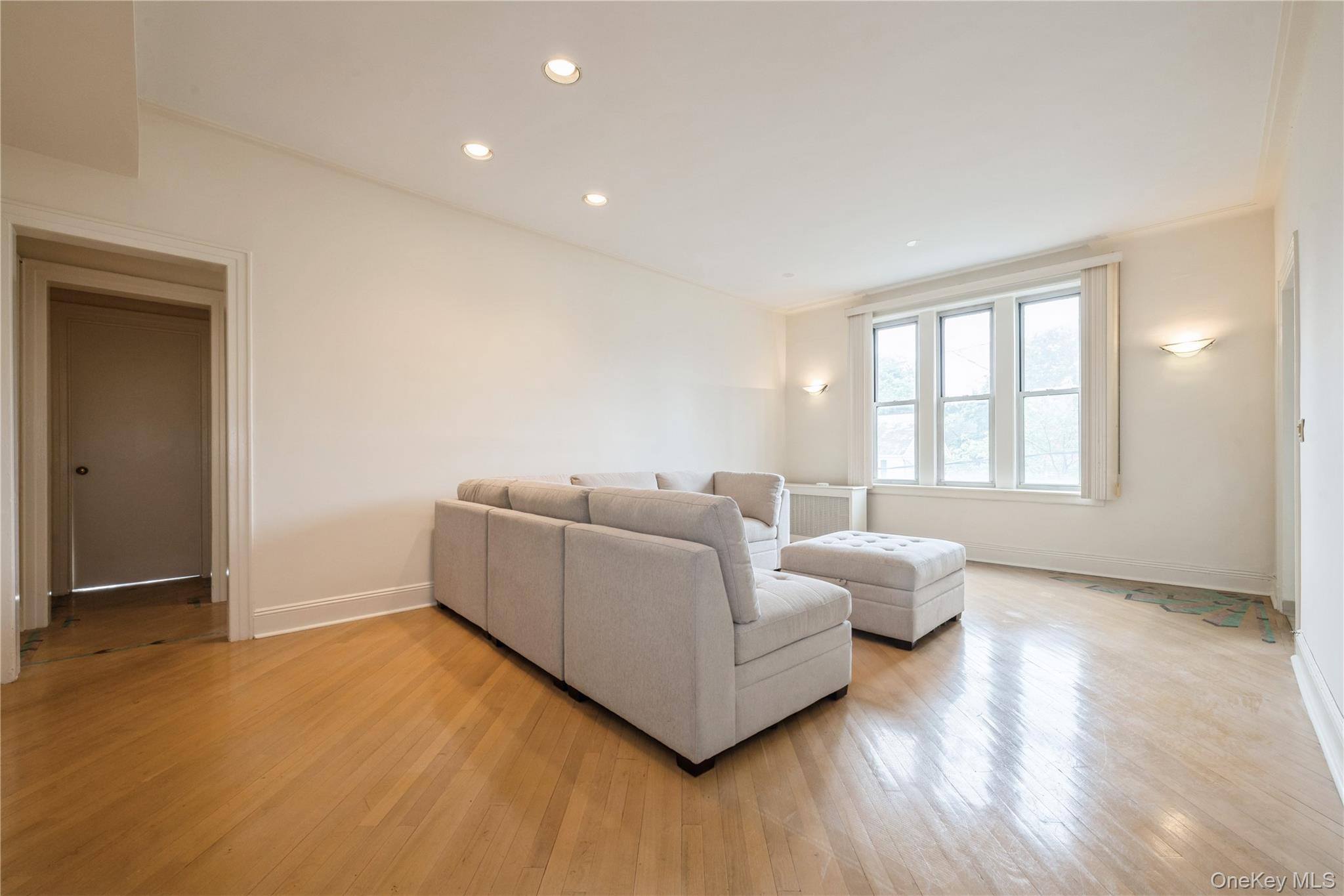 1175 E Broadway # 2J, Hewlett, NY 11557