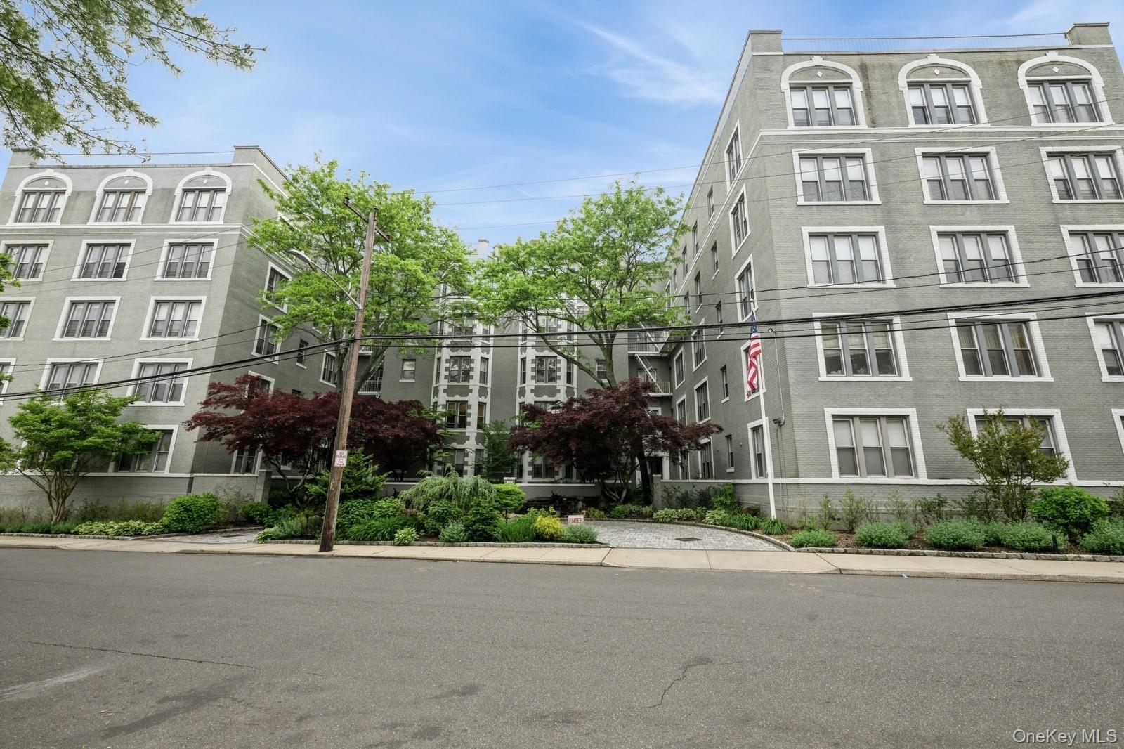 1175 E Broadway # 2J, Hewlett, NY 11557