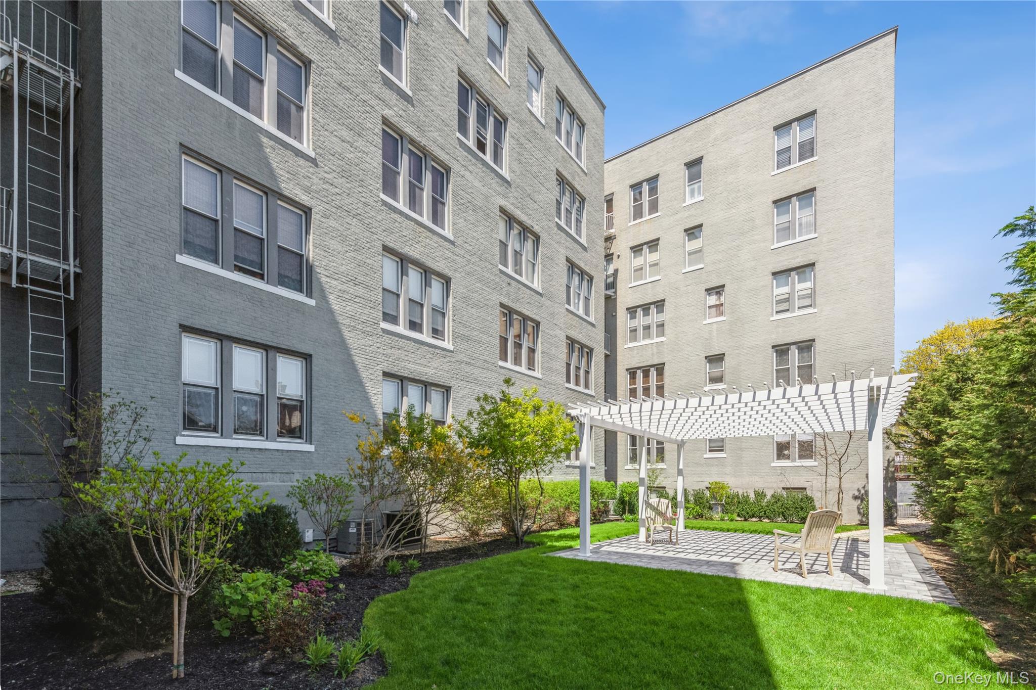 1175 E Broadway # 2J, Hewlett, NY 11557