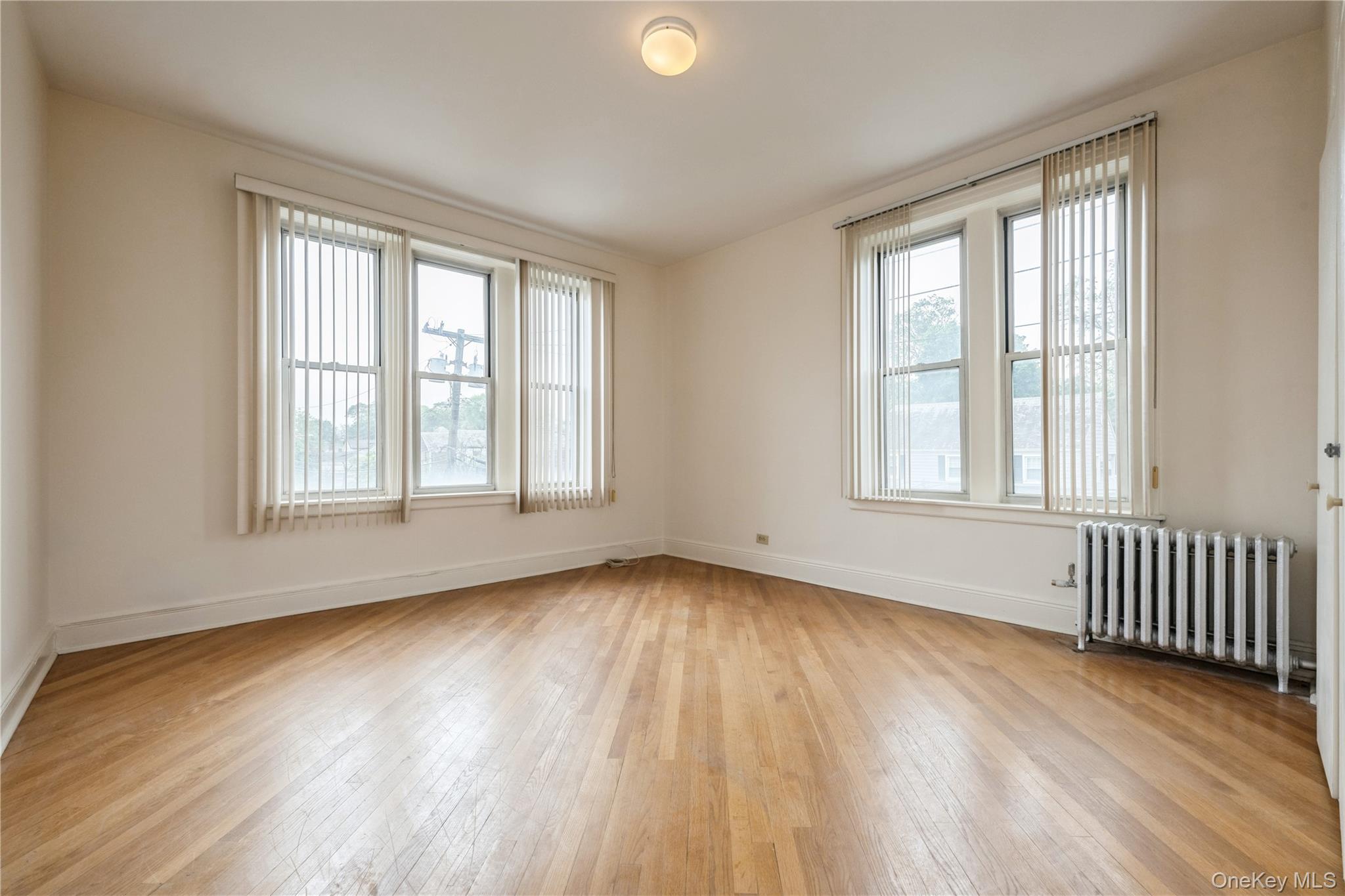 1175 E Broadway # 2J, Hewlett, NY 11557