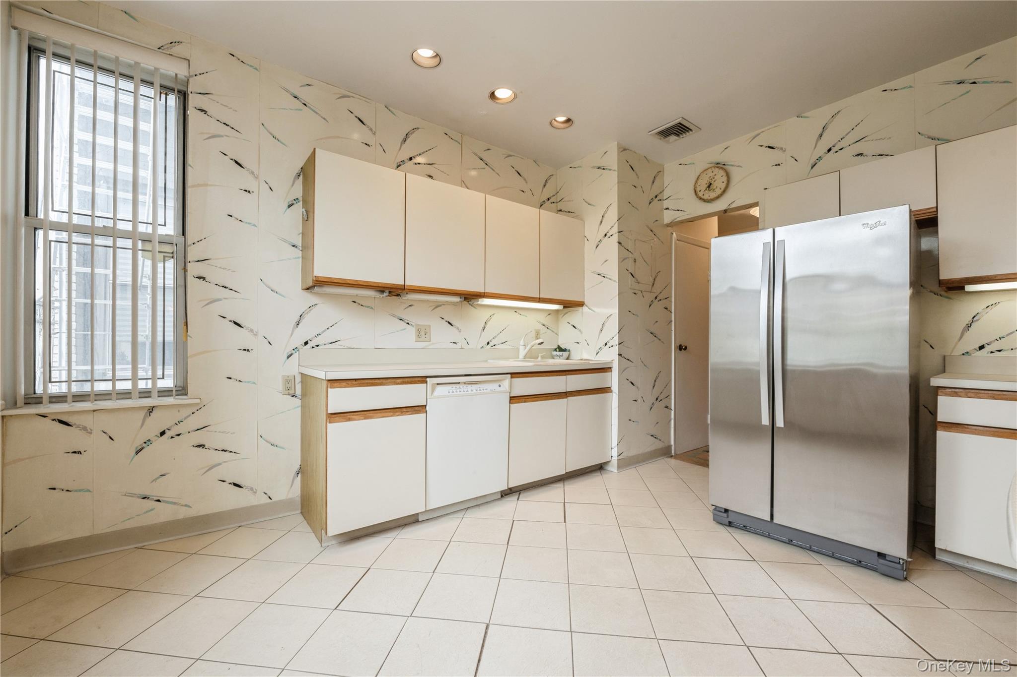 1175 E Broadway # 2J, Hewlett, NY 11557