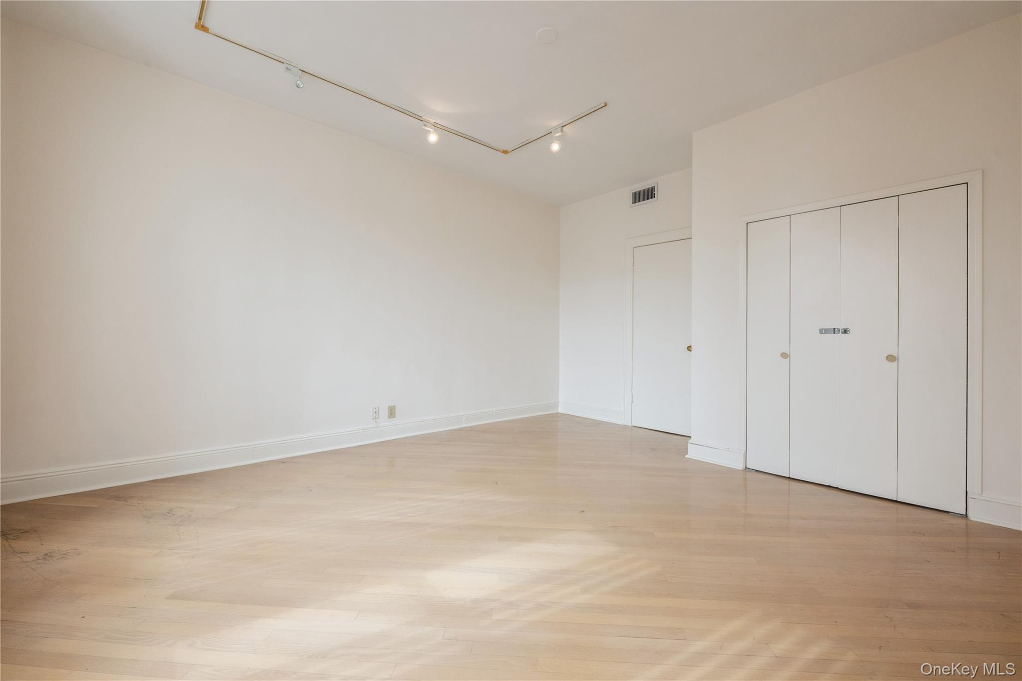 1175 E Broadway # 2J, Hewlett, NY 11557