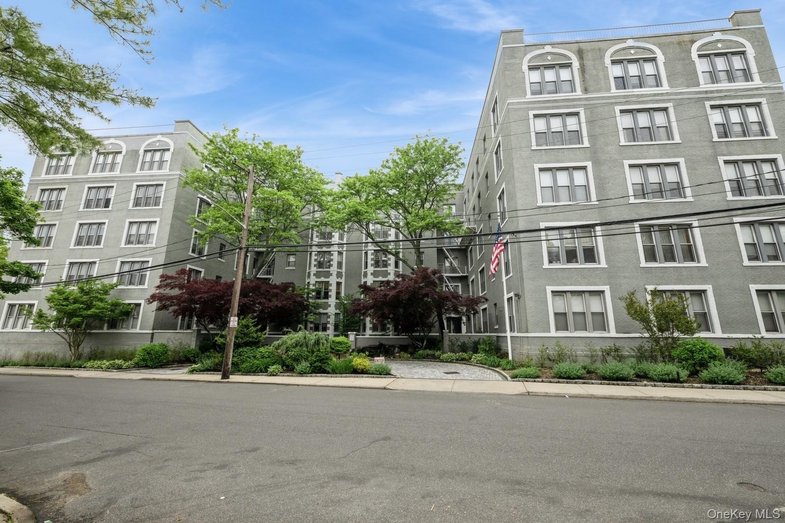 1175 E Broadway # 2J, Hewlett, NY 11557