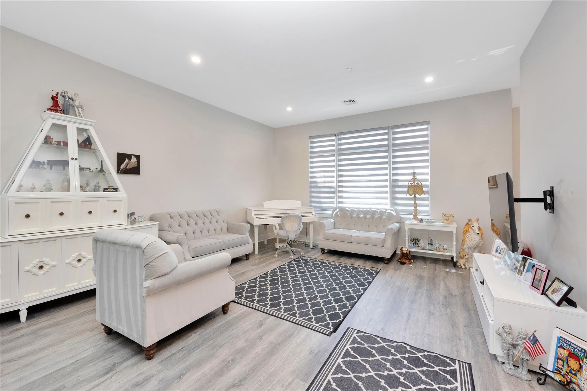 308 Breton Way # 308, Glen Cove, NY 11542