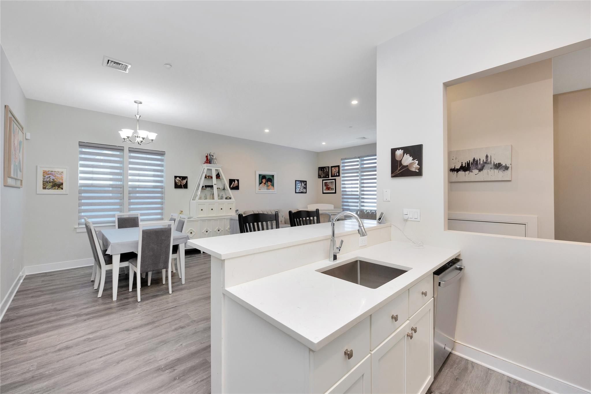 308 Breton Way # 308, Glen Cove, NY 11542