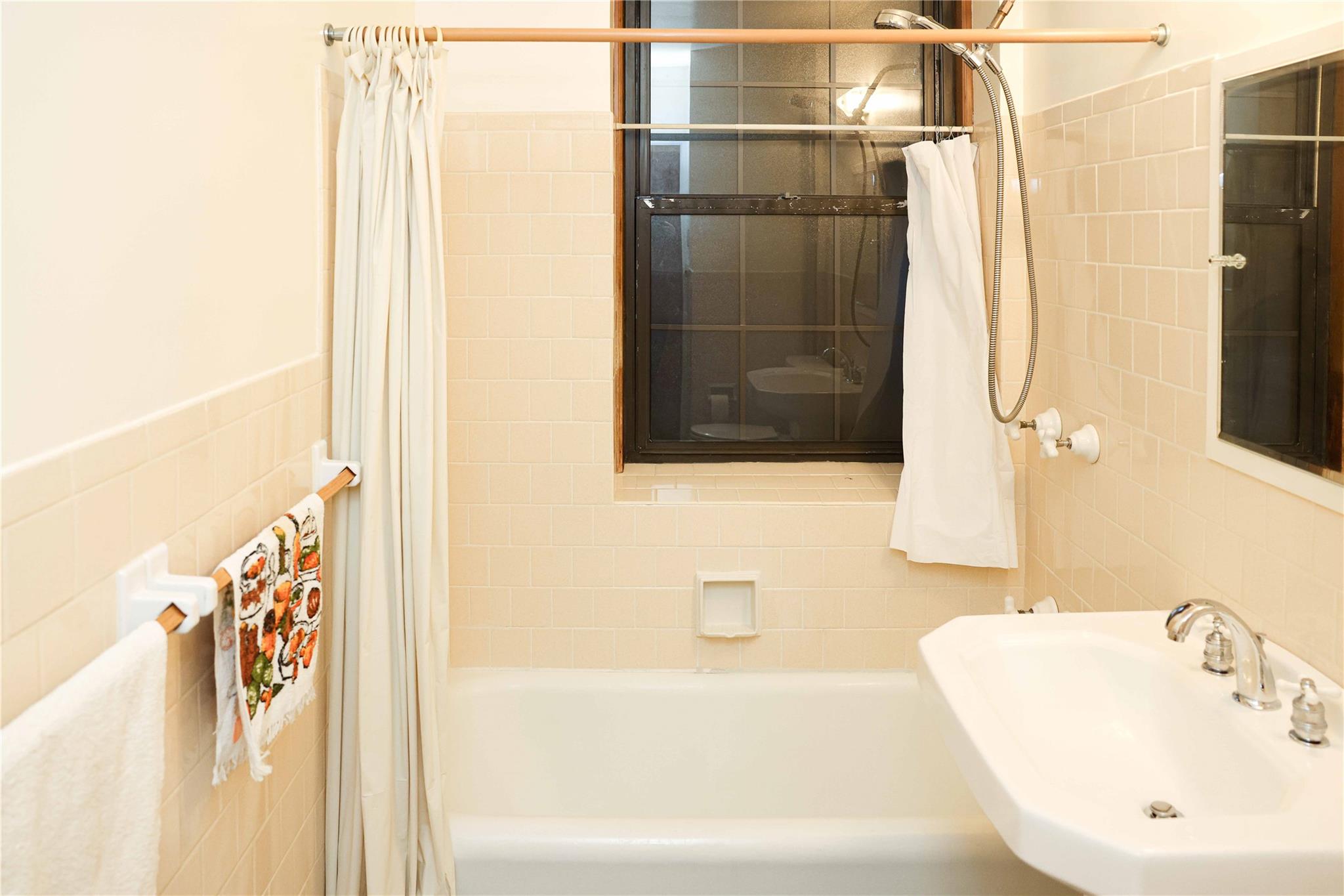 808 Bronx River Road # 1 A, Yonkers, NY 10708