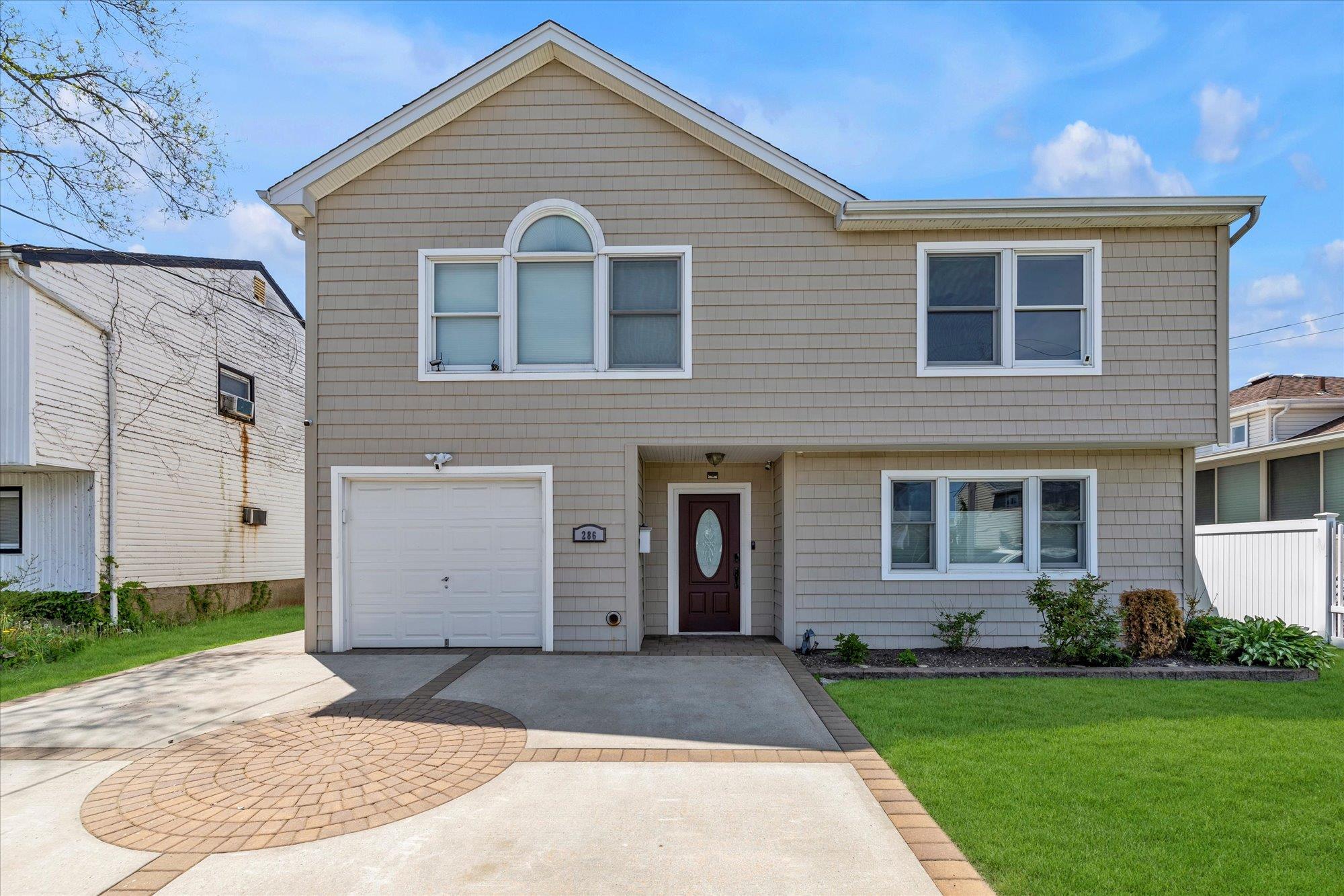 286 Westside Avenue, Freeport, NY 11520
