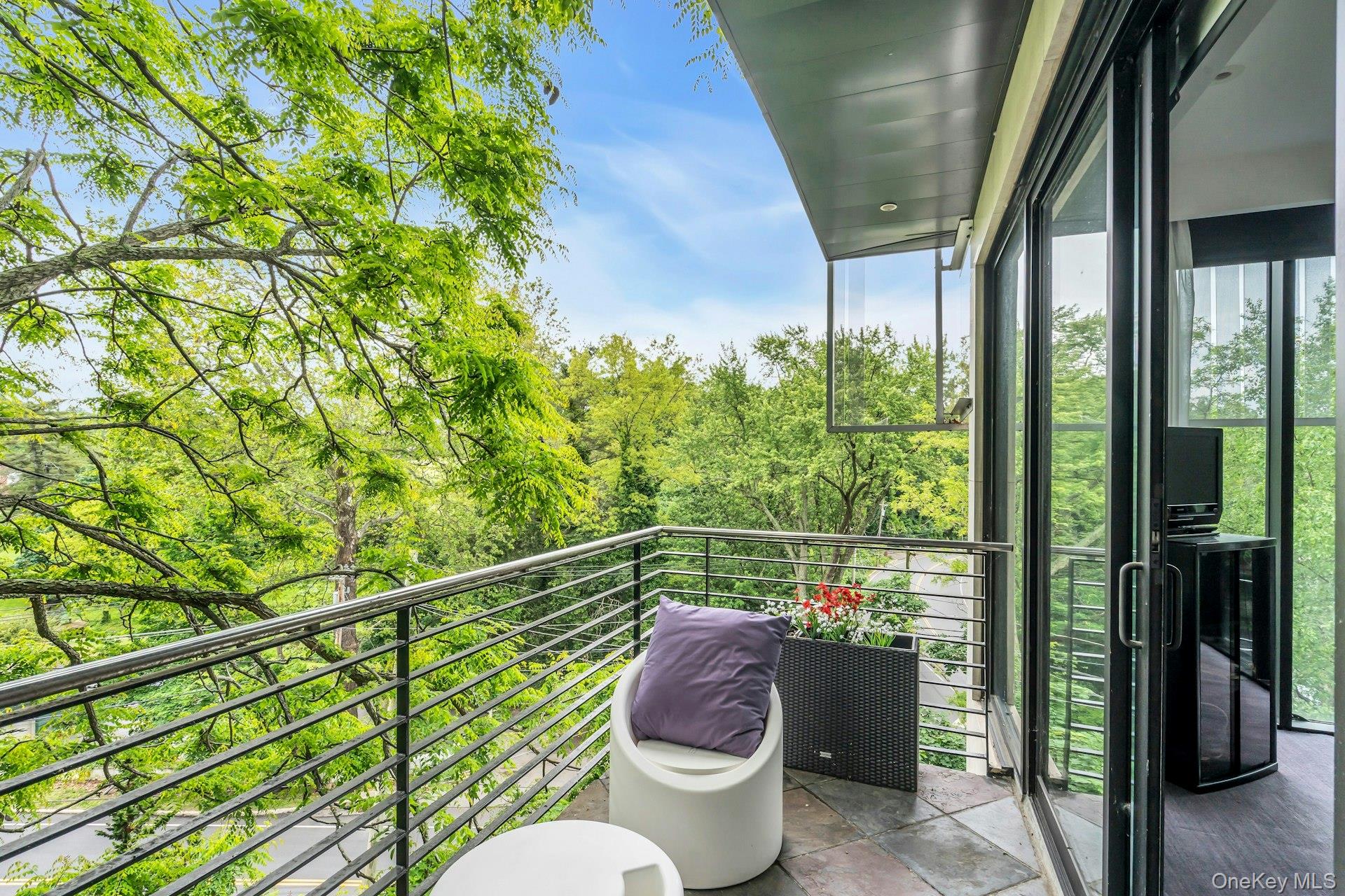 112 Scudders Lane, Glenwood Landing, NY 11547