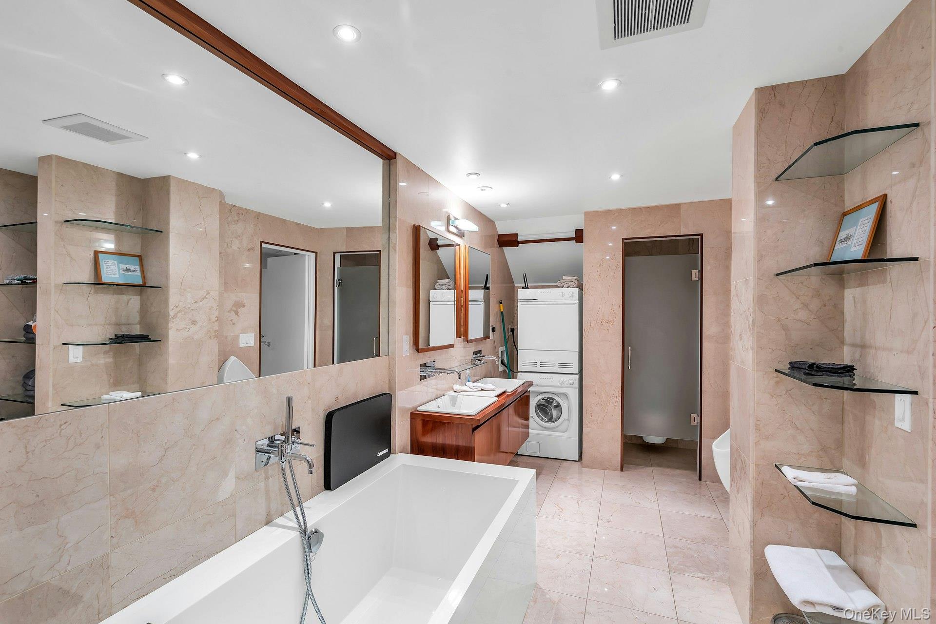 112 Scudders Lane, Glenwood Landing, NY 11547