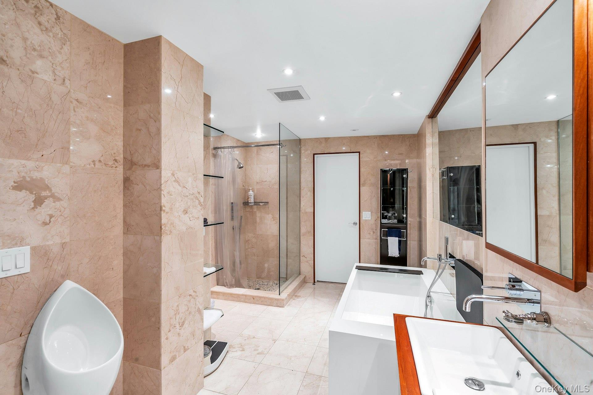 112 Scudders Lane, Glenwood Landing, NY 11547