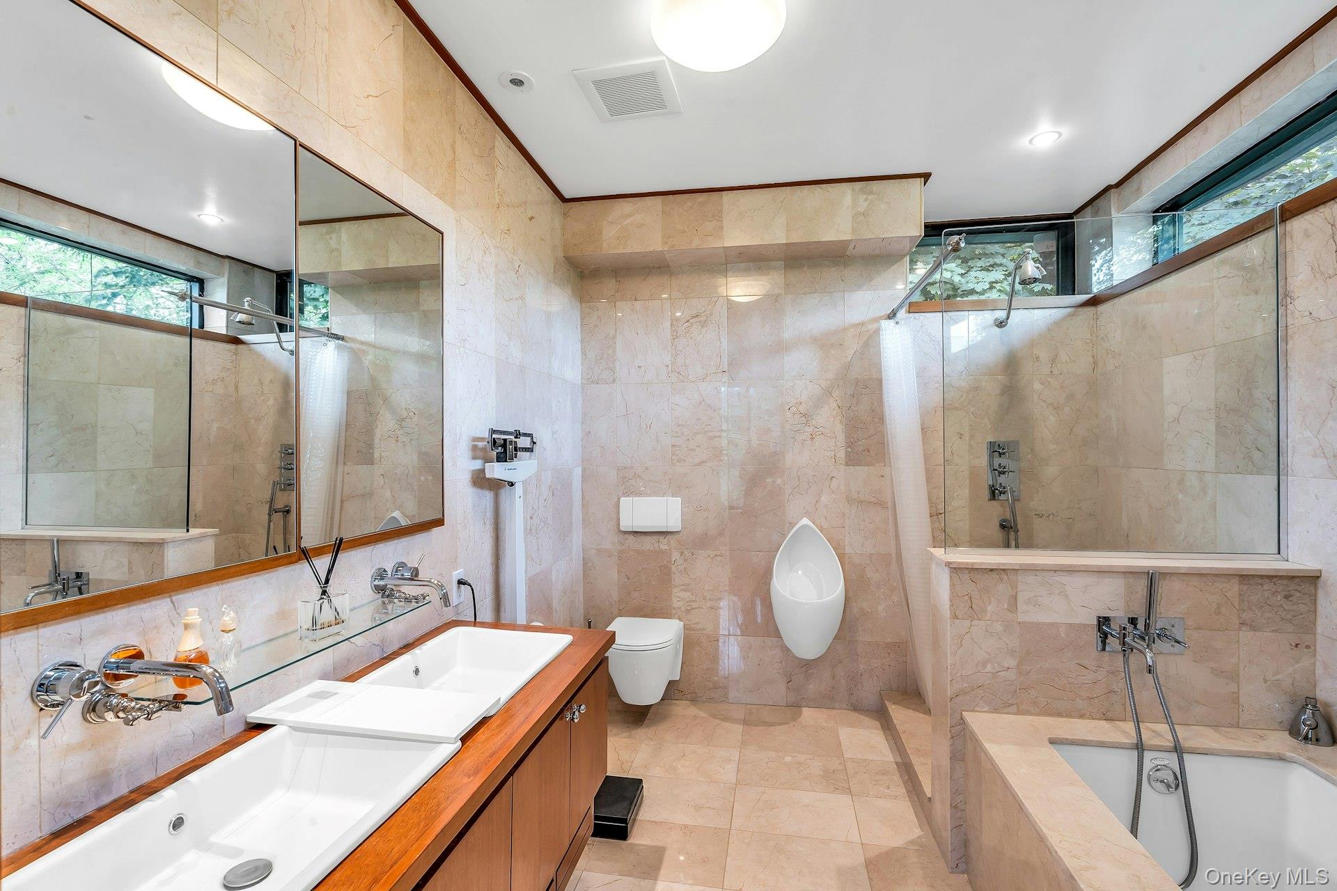 112 Scudders Lane, Glenwood Landing, NY 11547